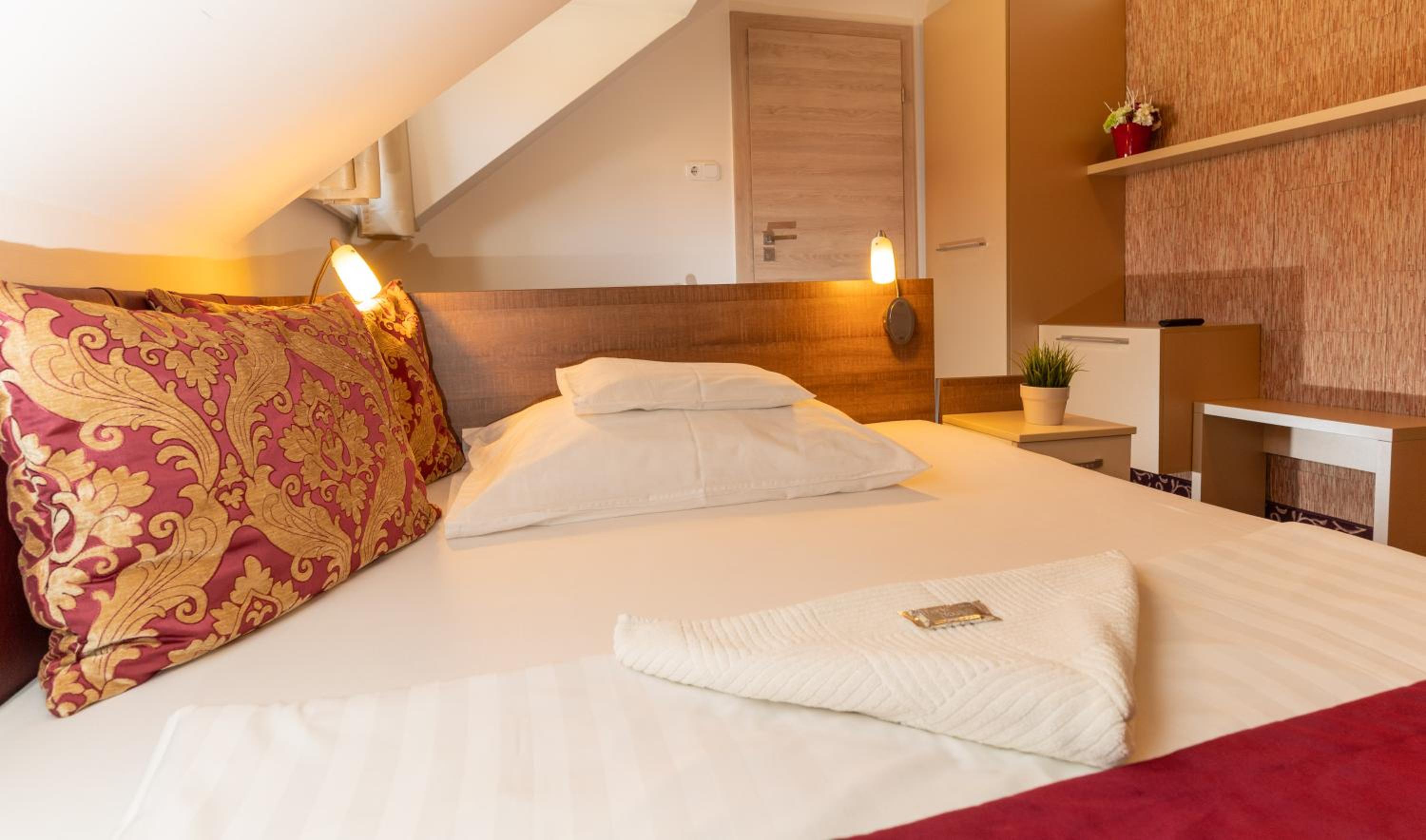 Double Room - Photo 30