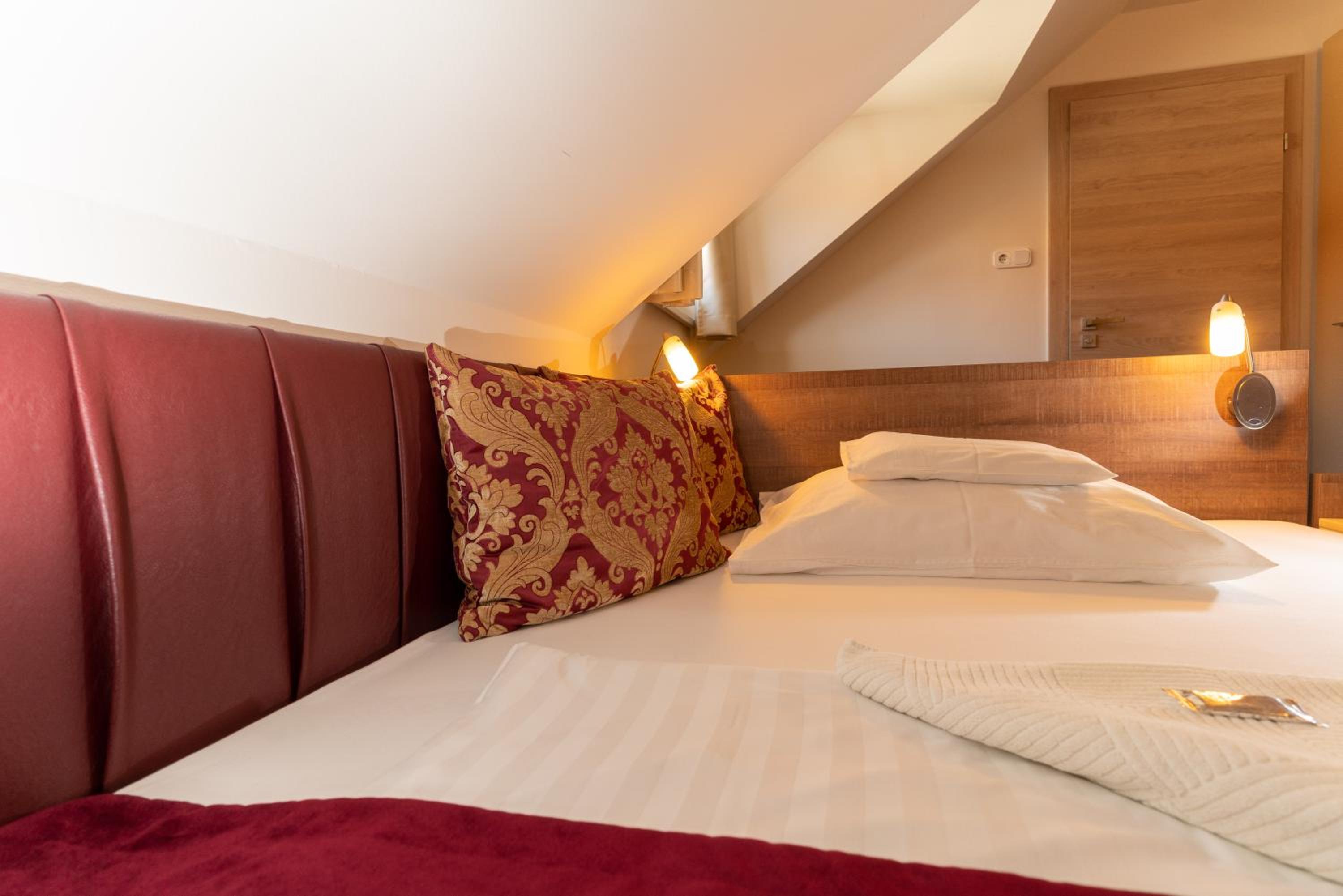 Double Room - Photo 29