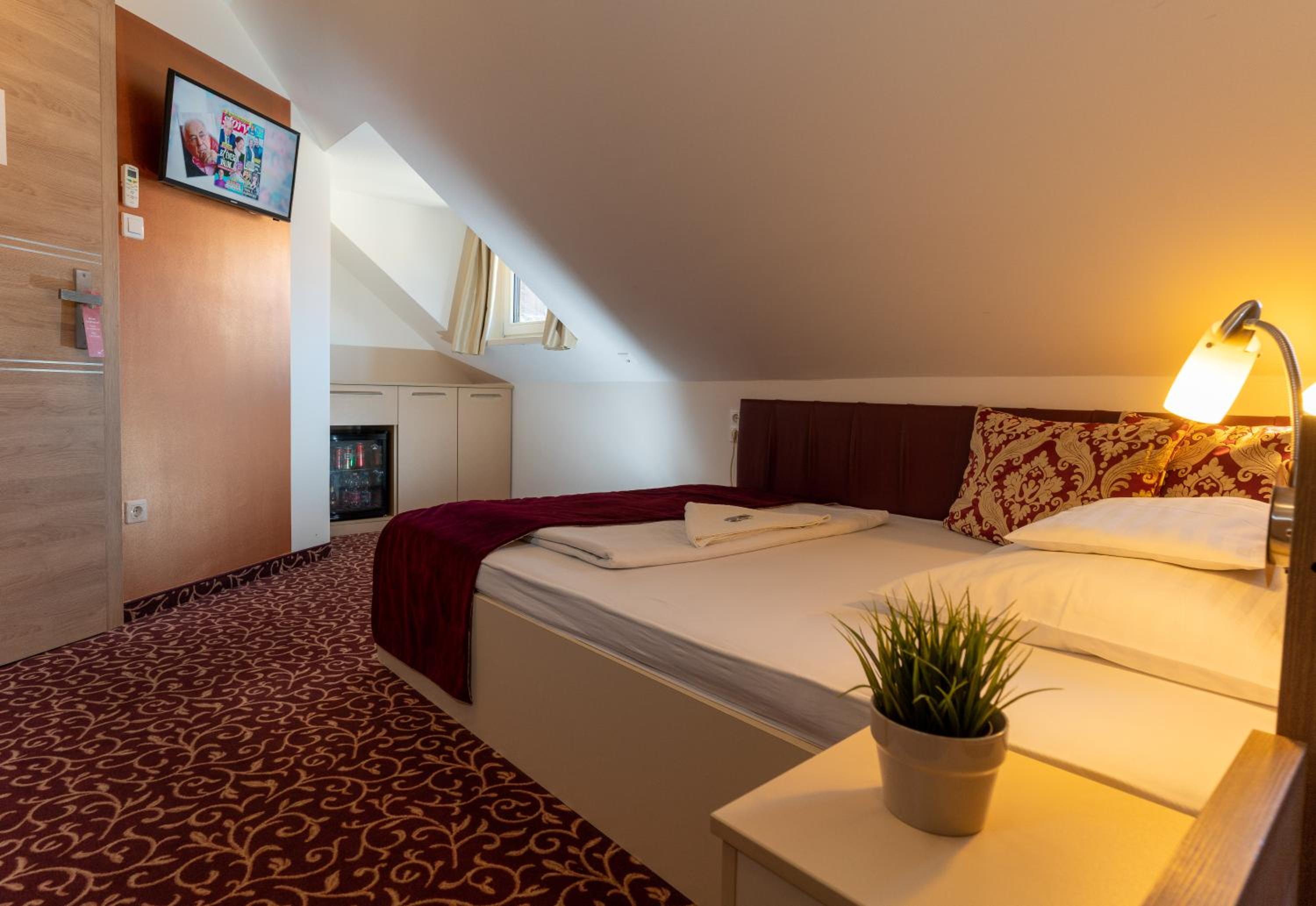 Double Room - Photo 27