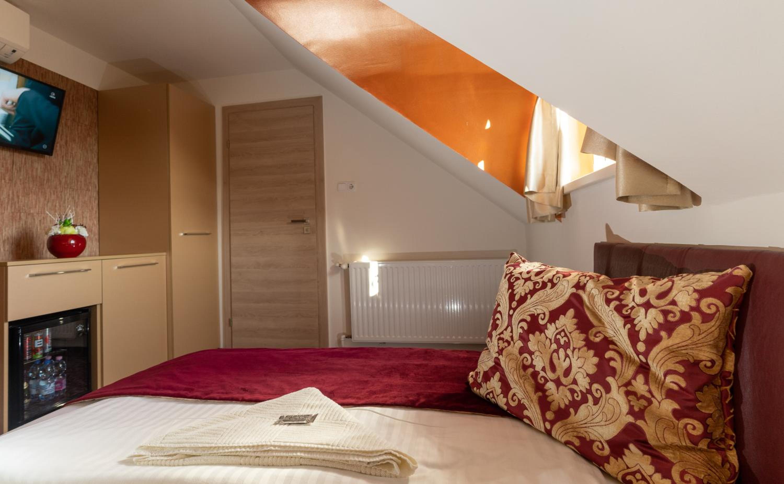 Double Room - Photo 23