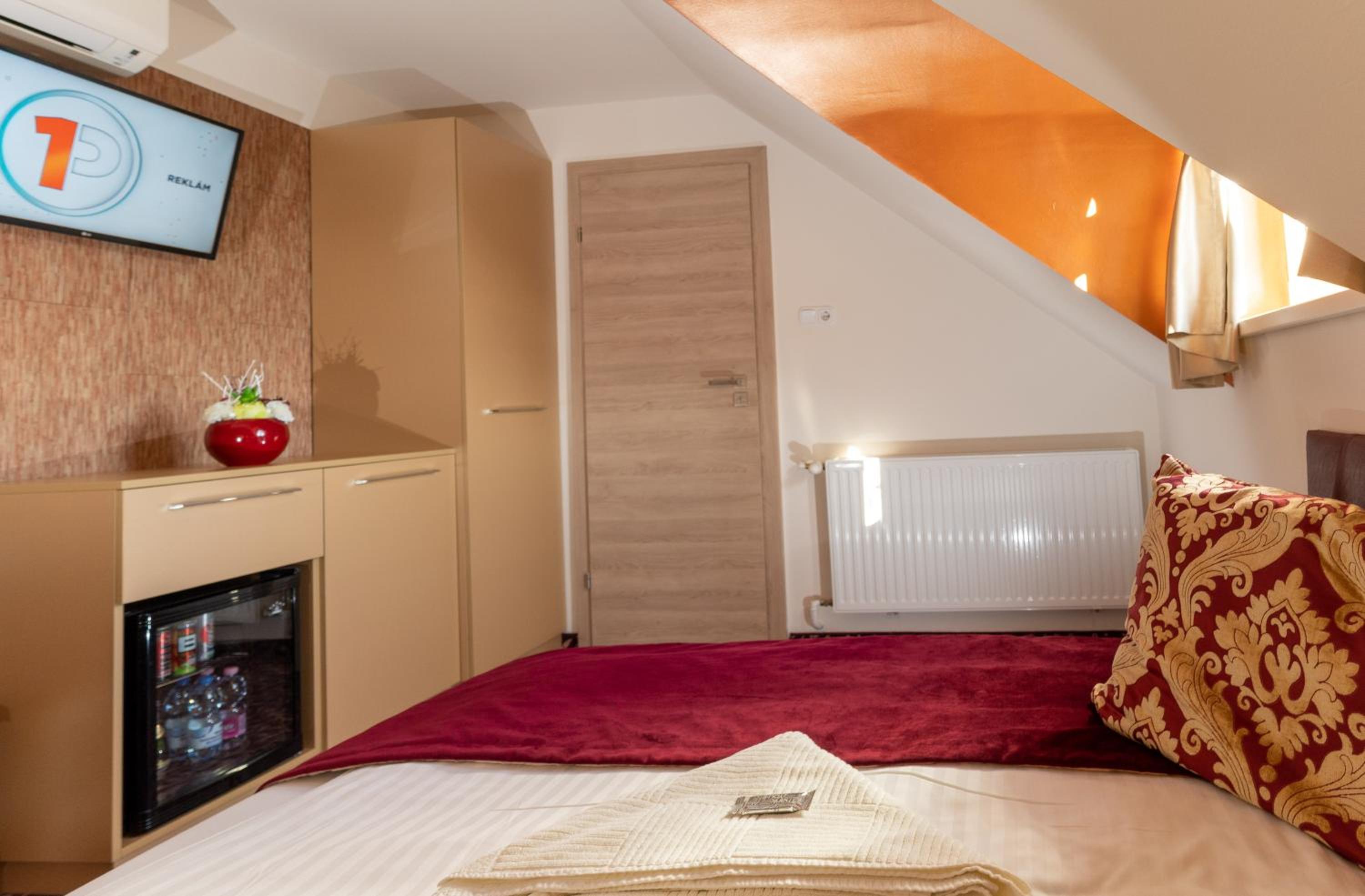 Double Room - Photo 22