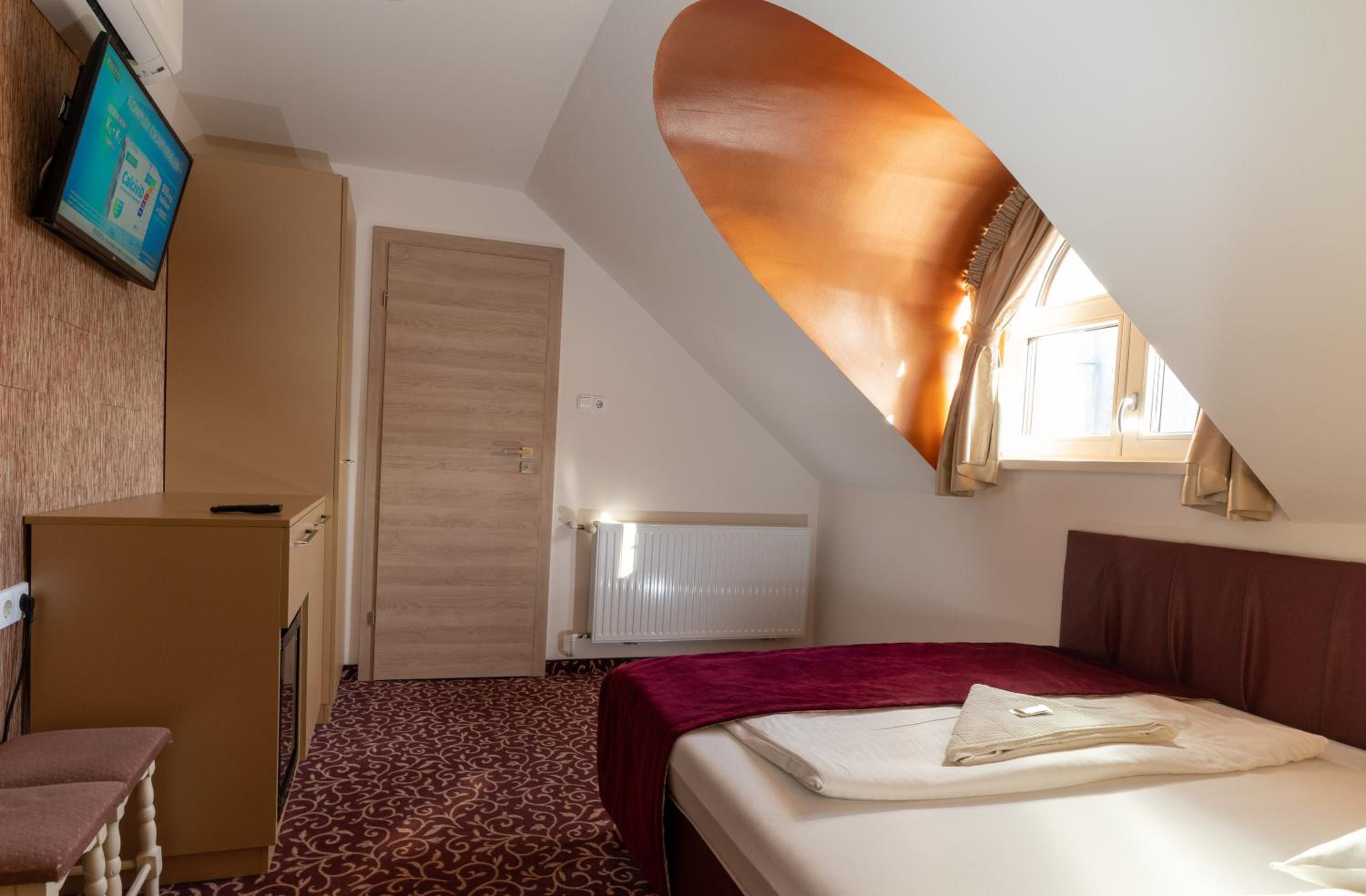 Double Room - Photo 21