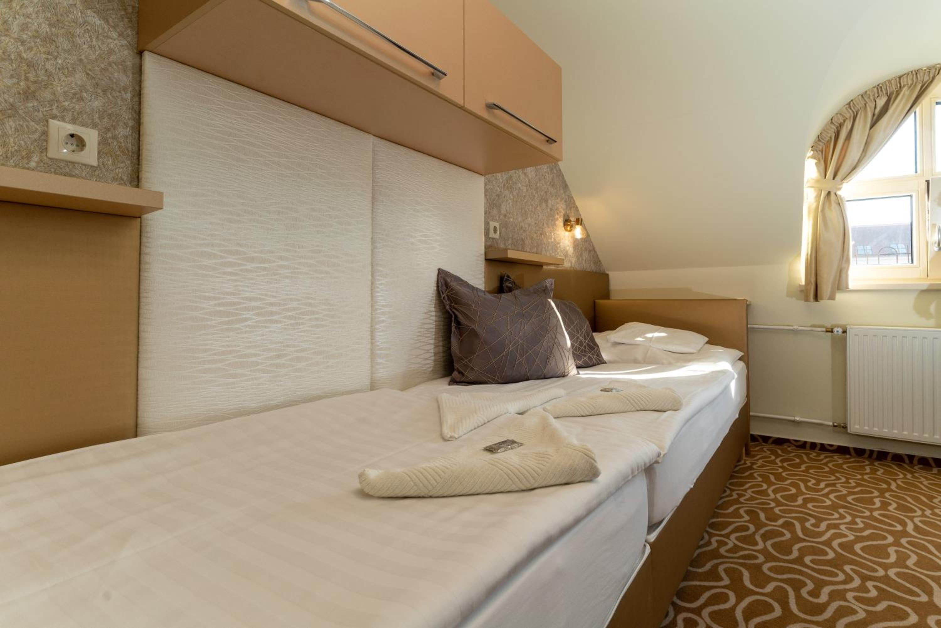 Twin Room - Photo 15
