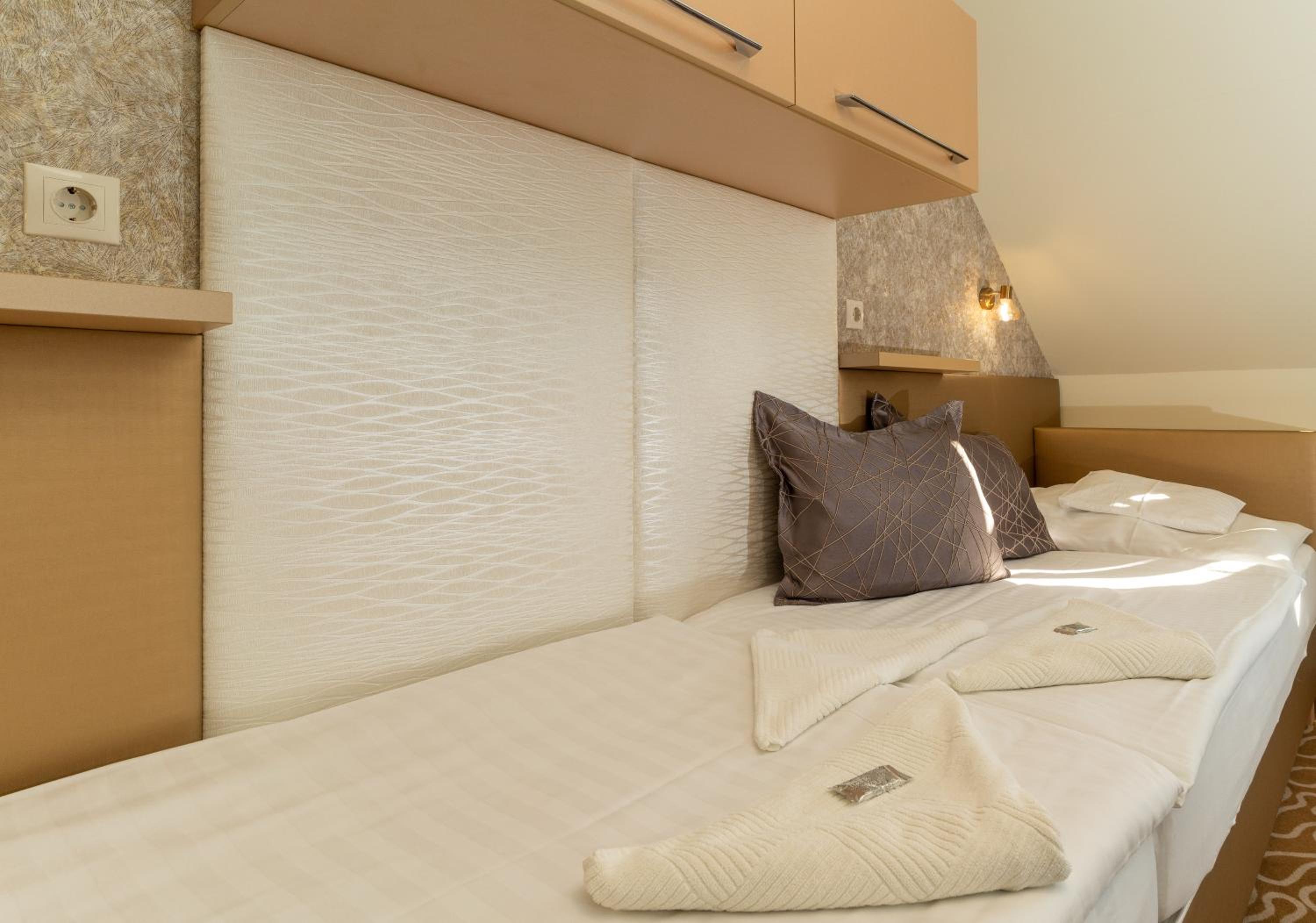 Twin Room - Photo 14