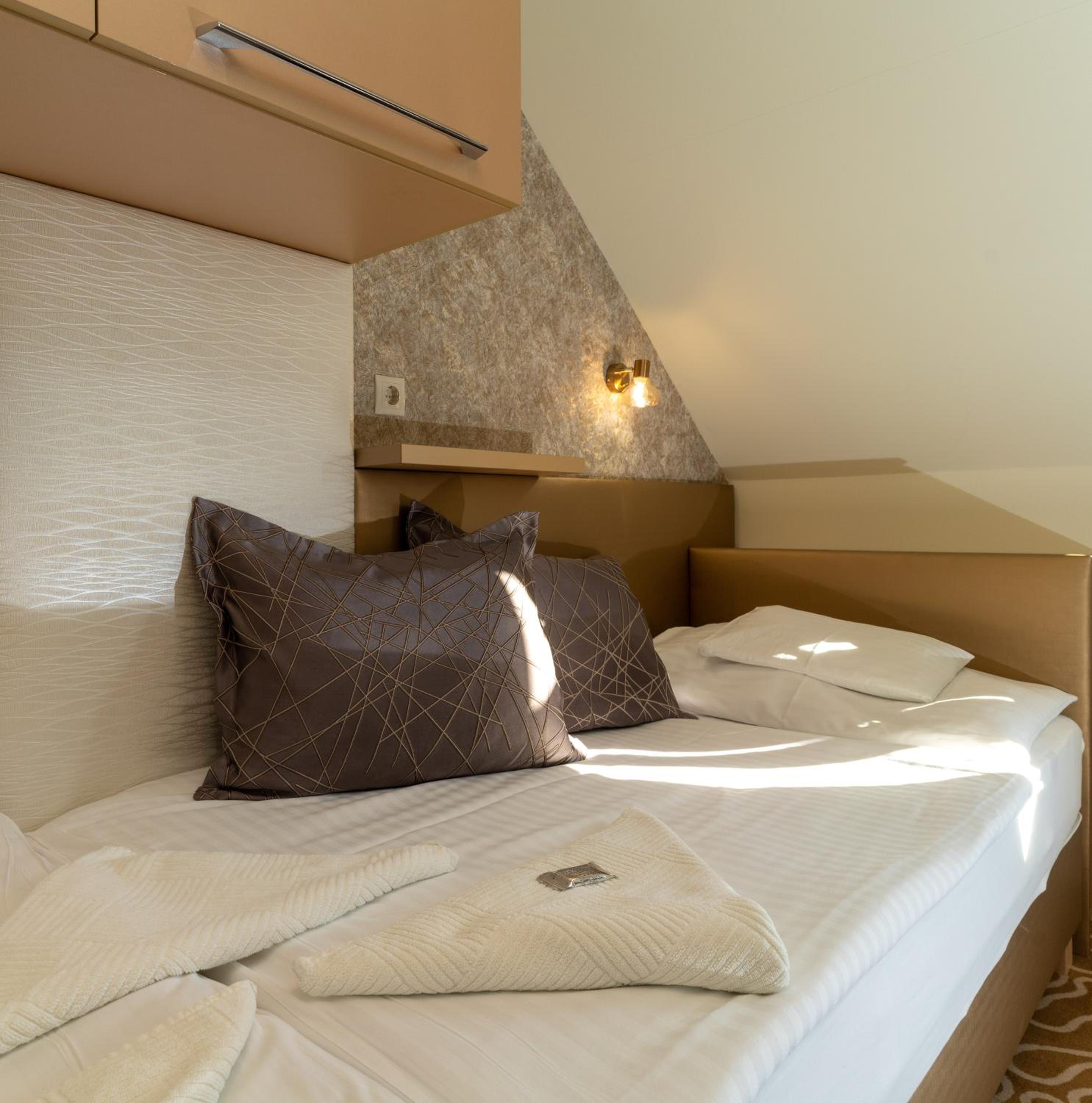 Twin Room - Photo 3