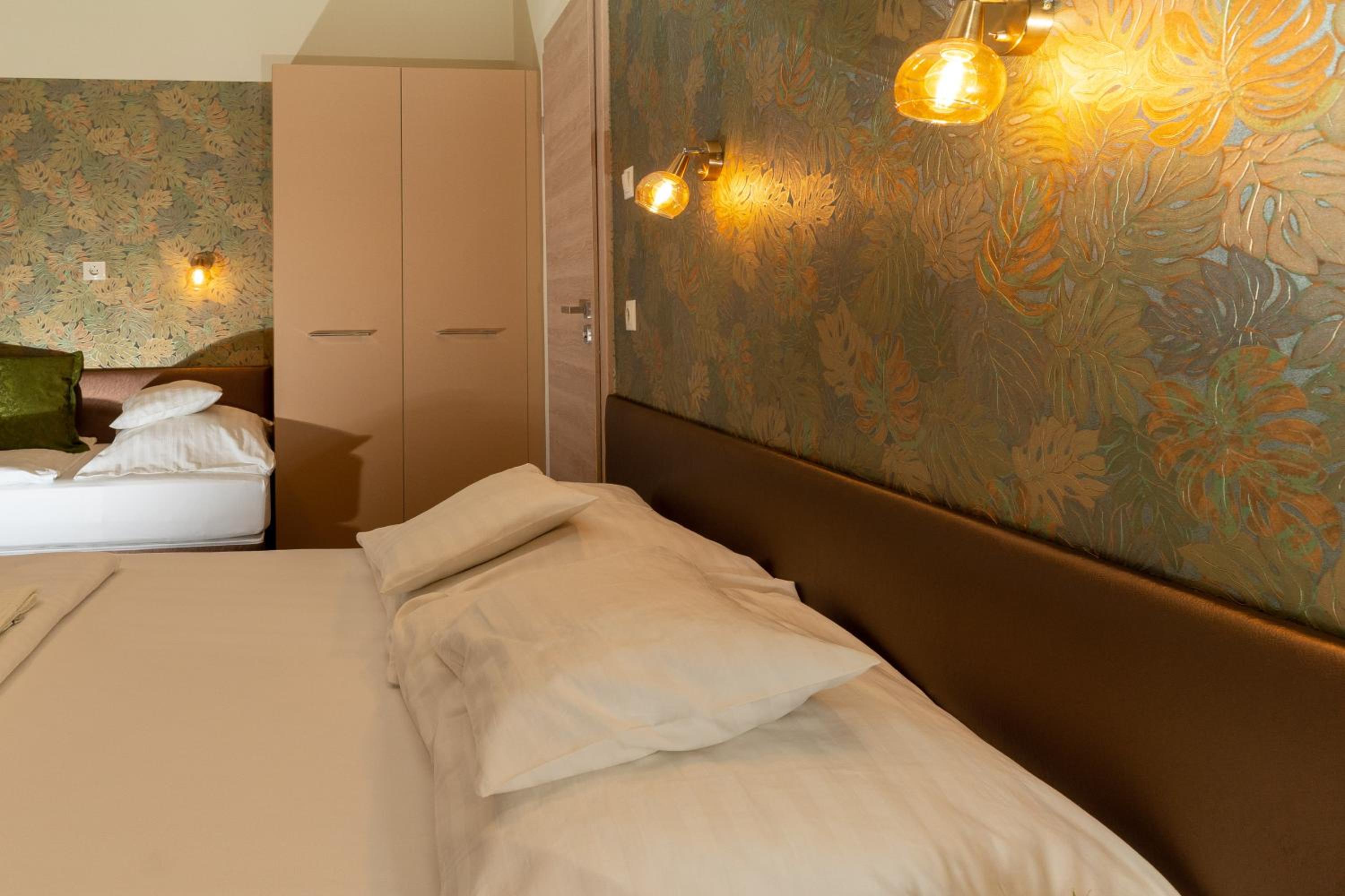 Triple Room - Photo 13
