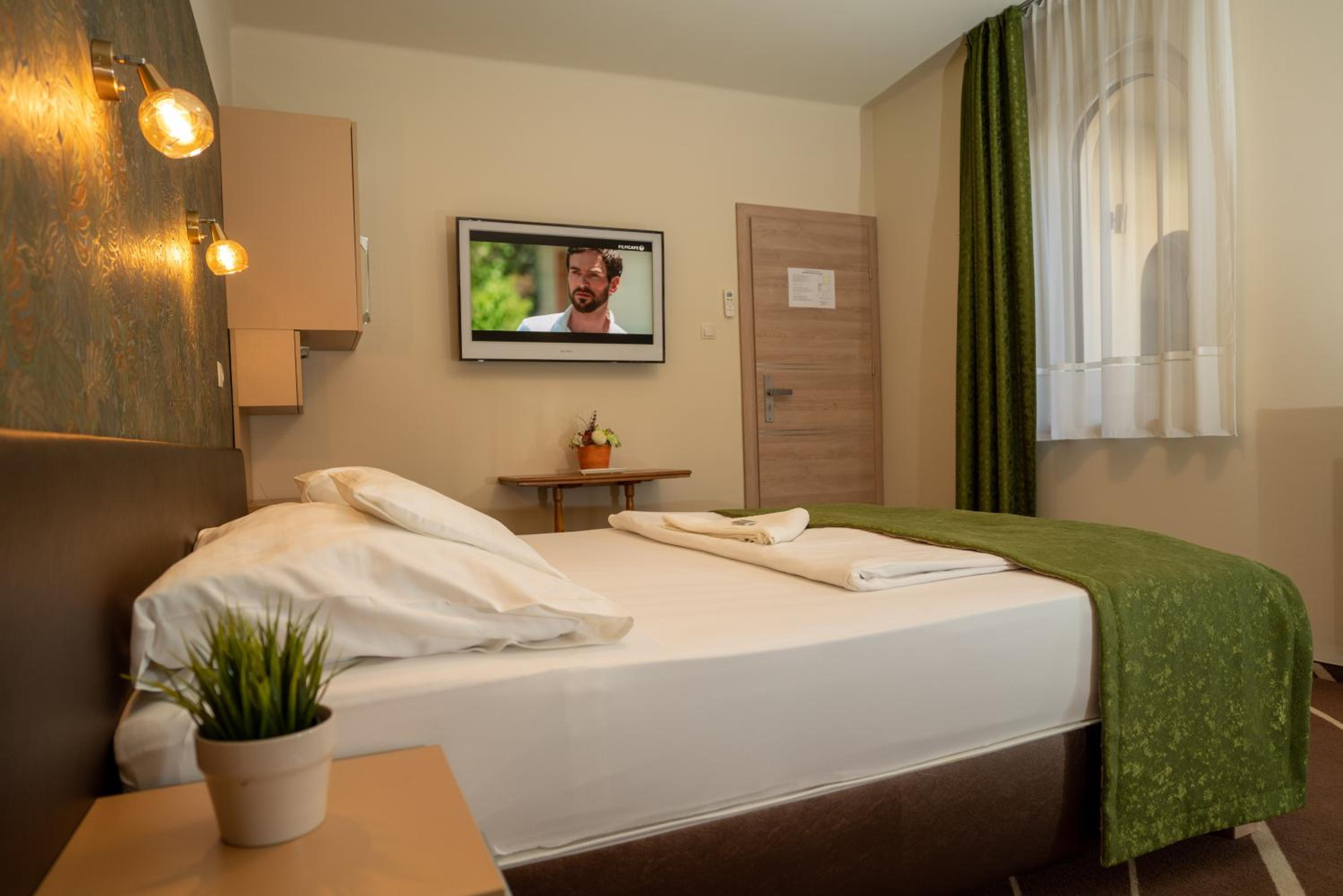 Triple Room - Photo 14
