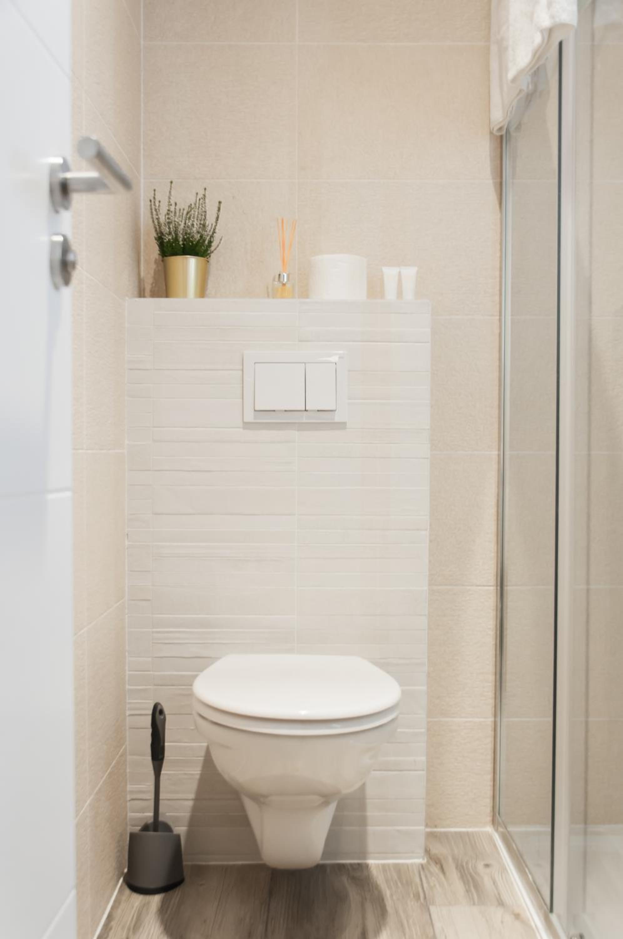Double Room with Private Bathroom - Photo 23