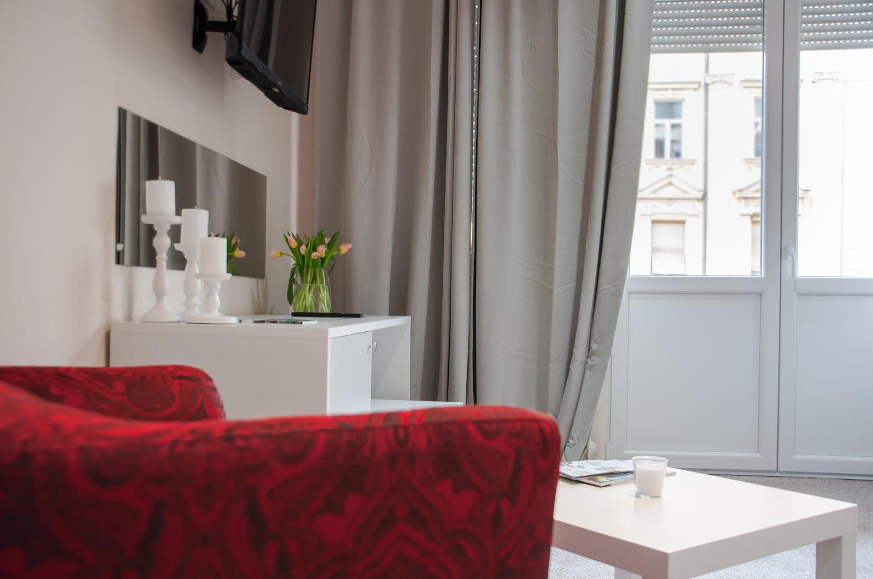 Double Room with Private Bathroom - Photo 8