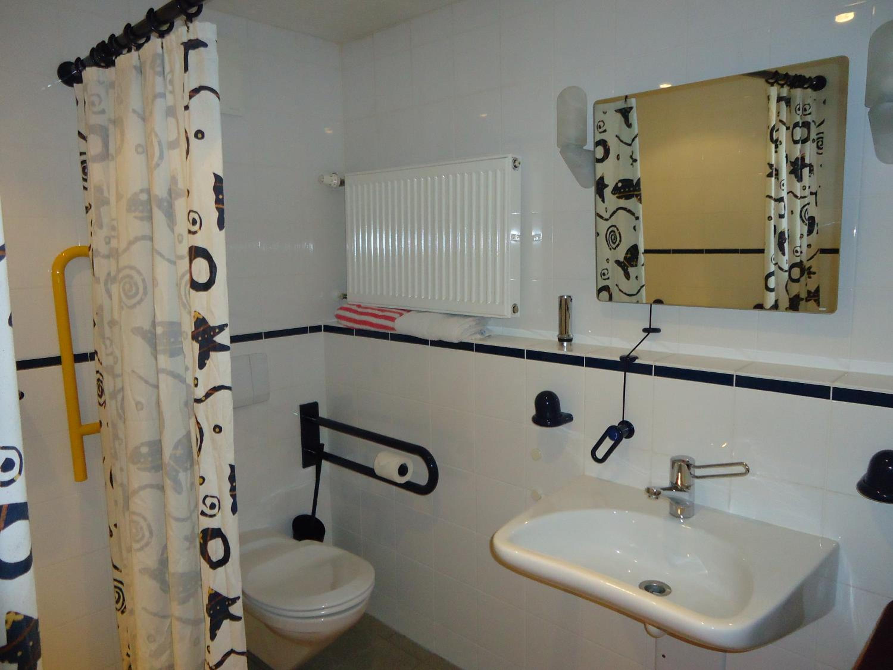 Twin Room - Disability Access photo 2