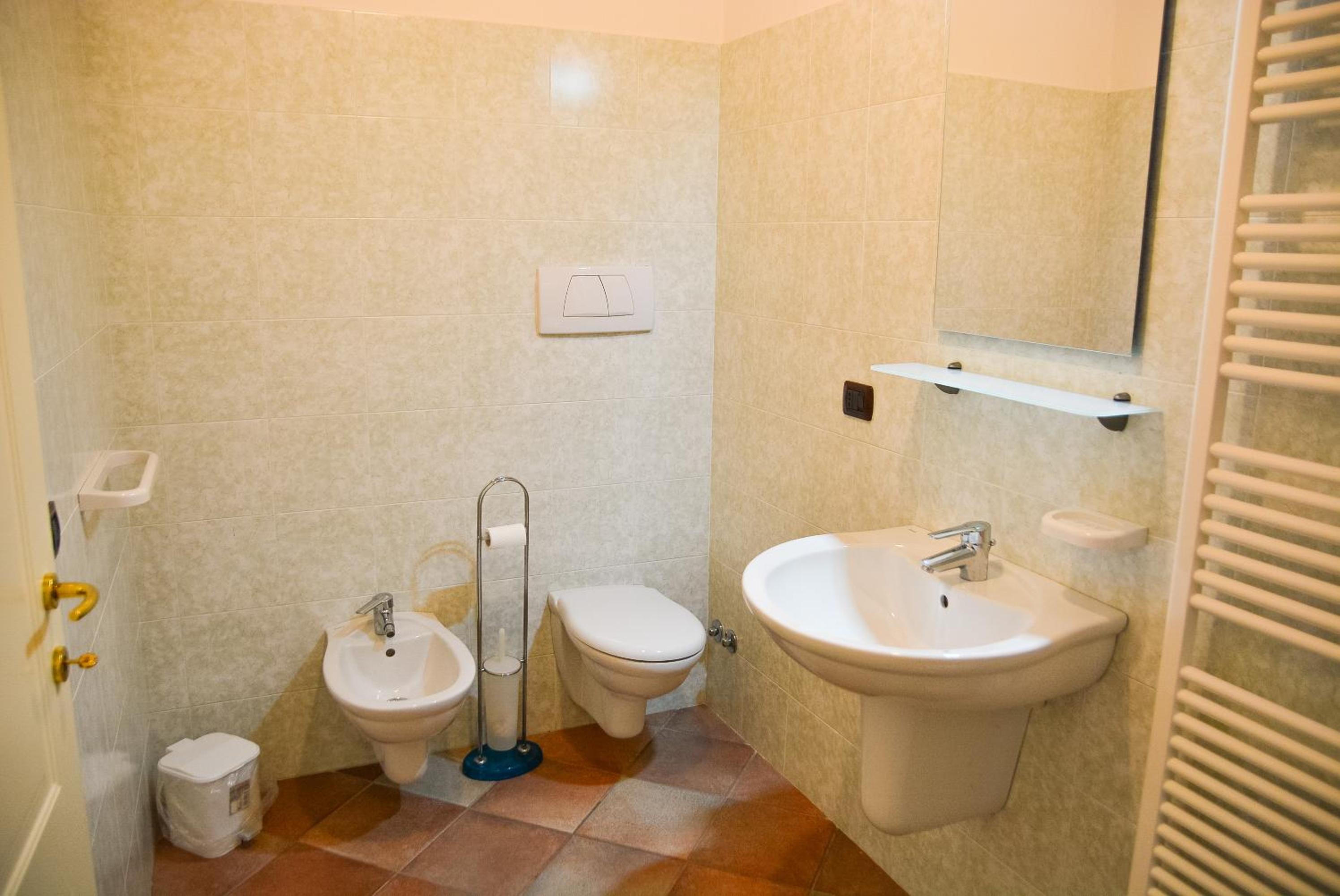 Deluxe Double Room with Extra Bed - Photo 6