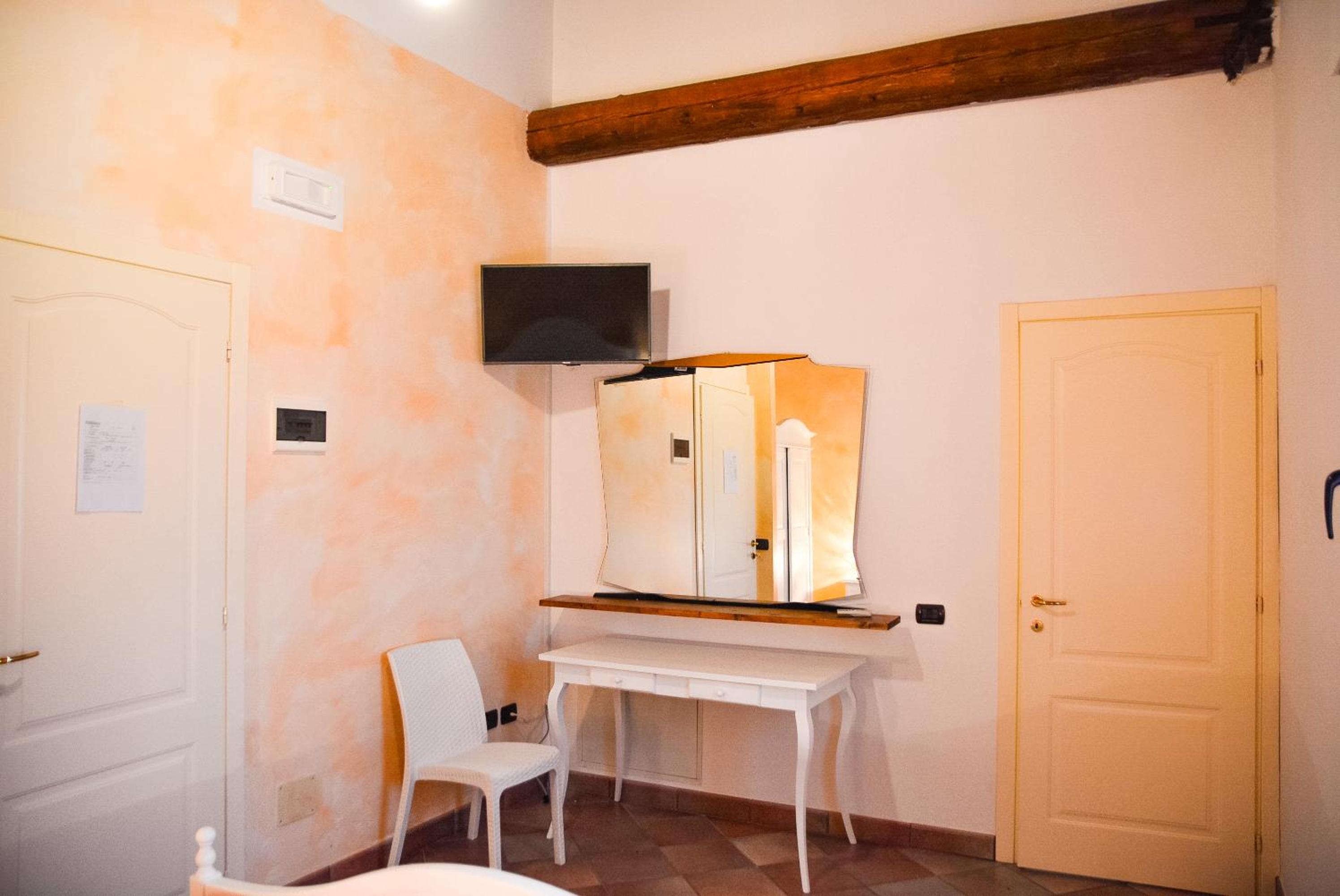 Deluxe Double Room - Photo 7