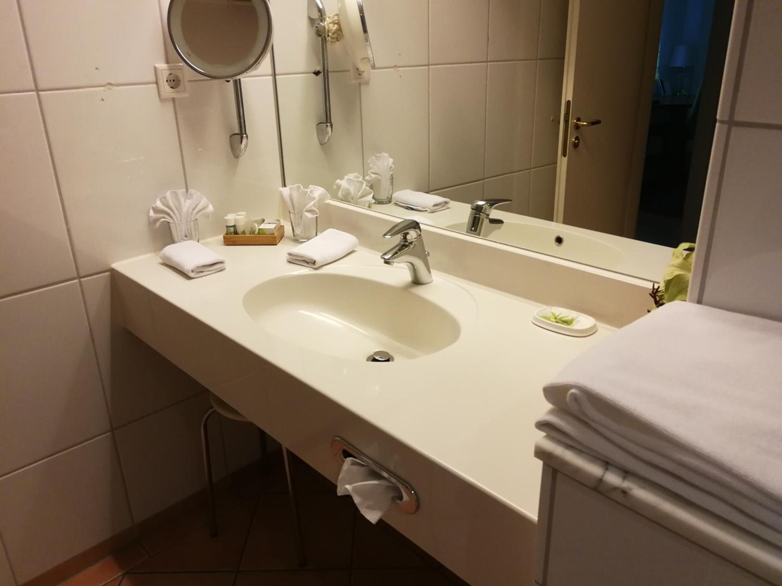 Double Room - Photo 7