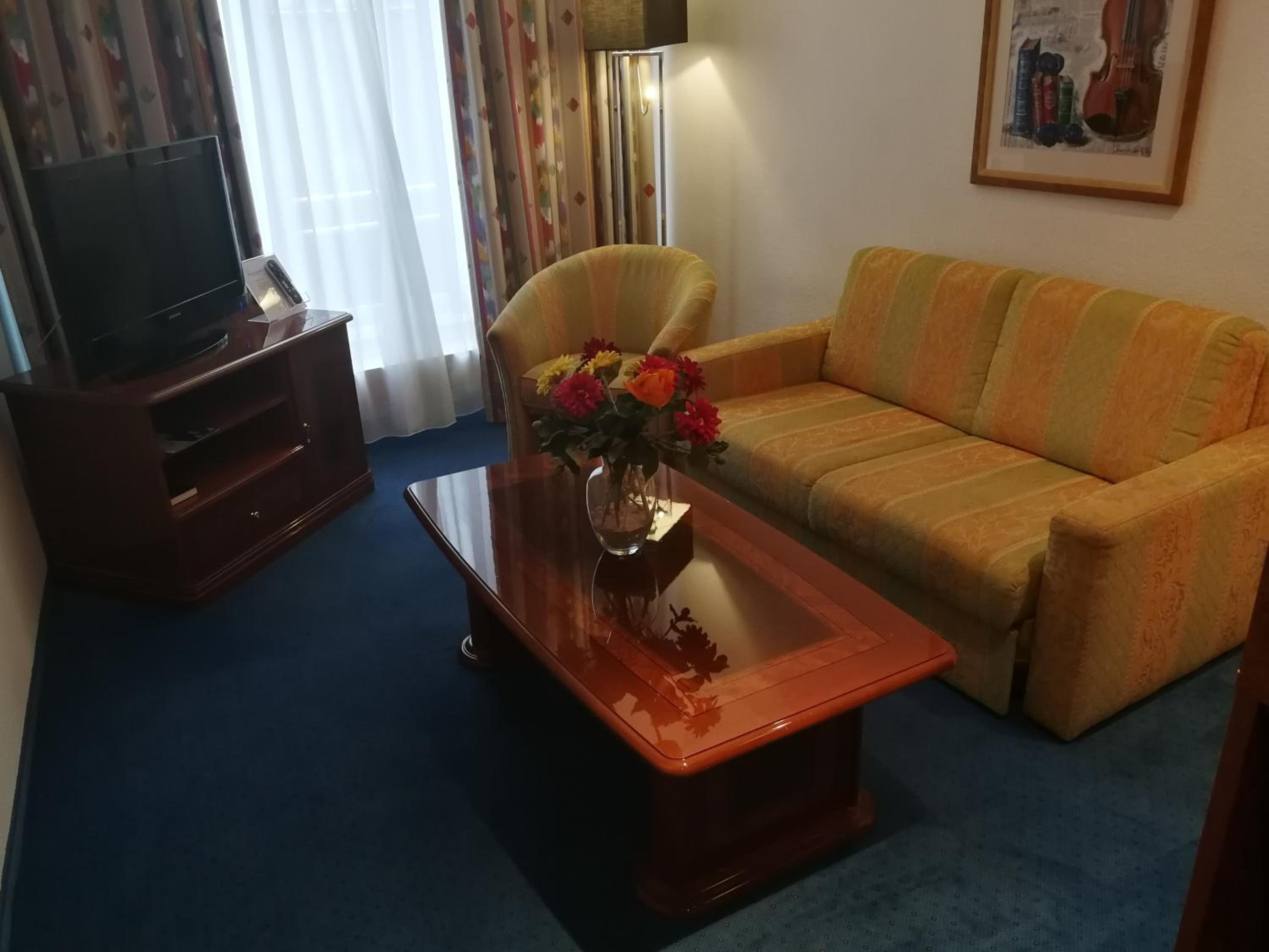 Suite - Photo 2