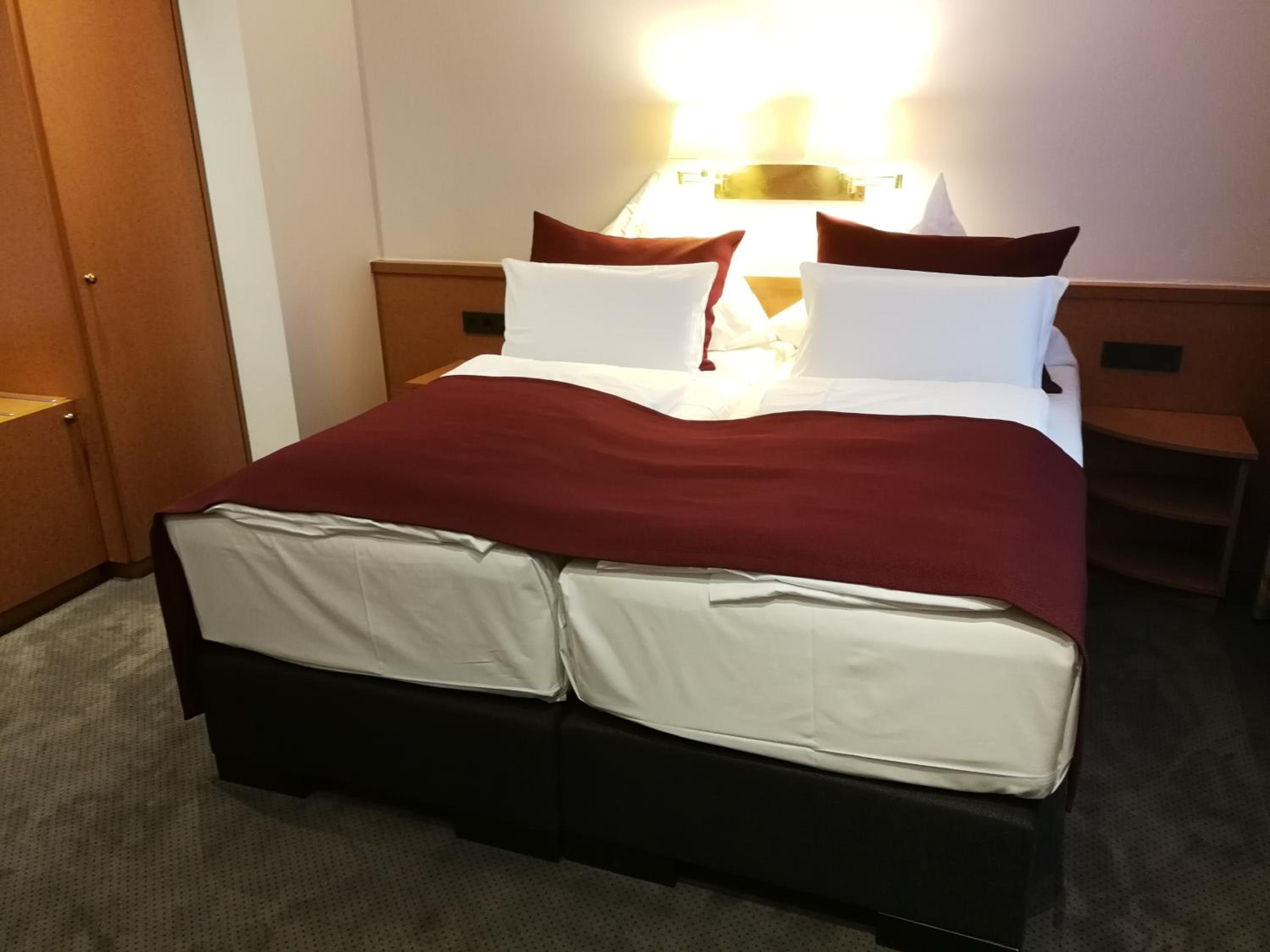 Deluxe Double Room - Photo 14
