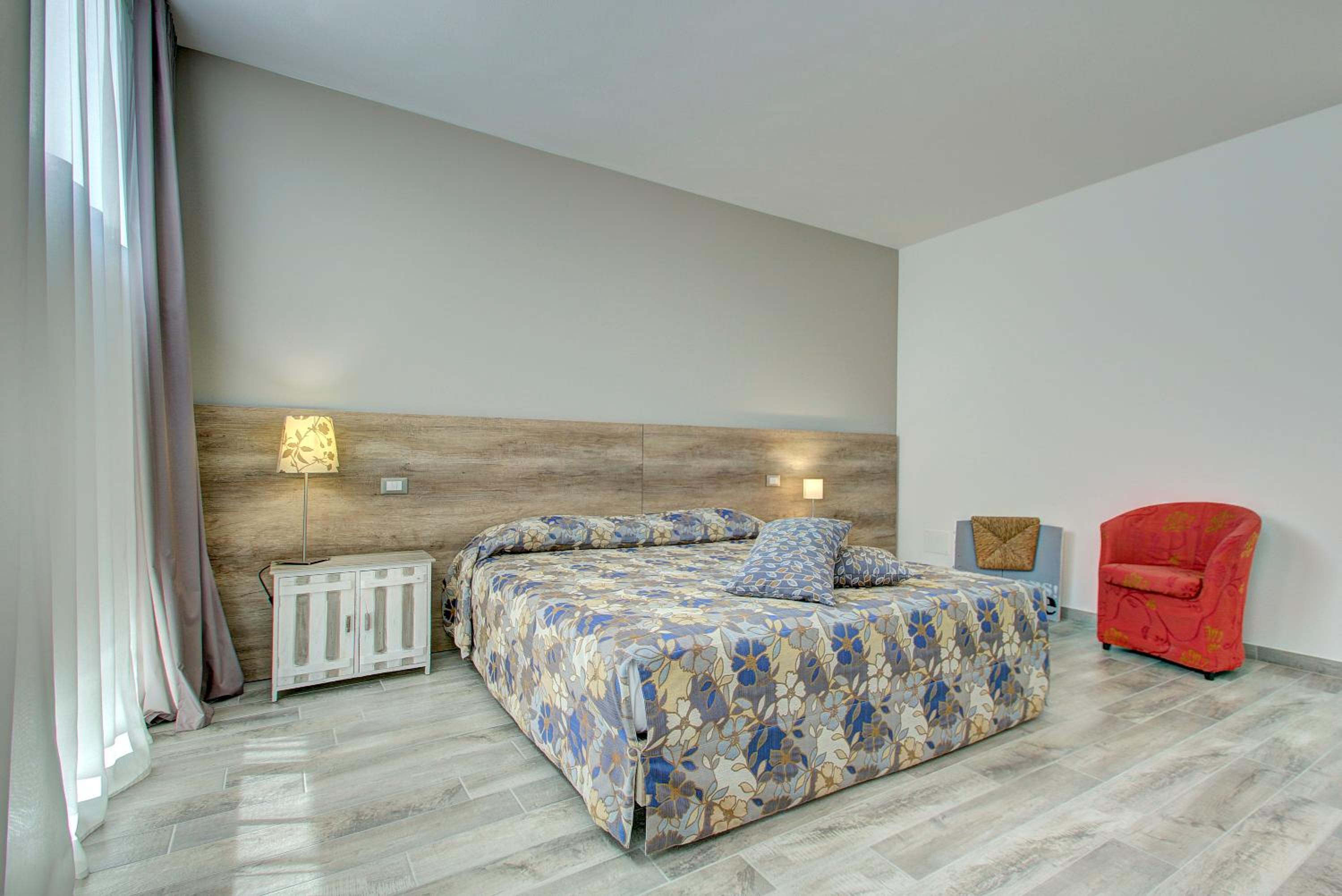 Deluxe Double Room 8