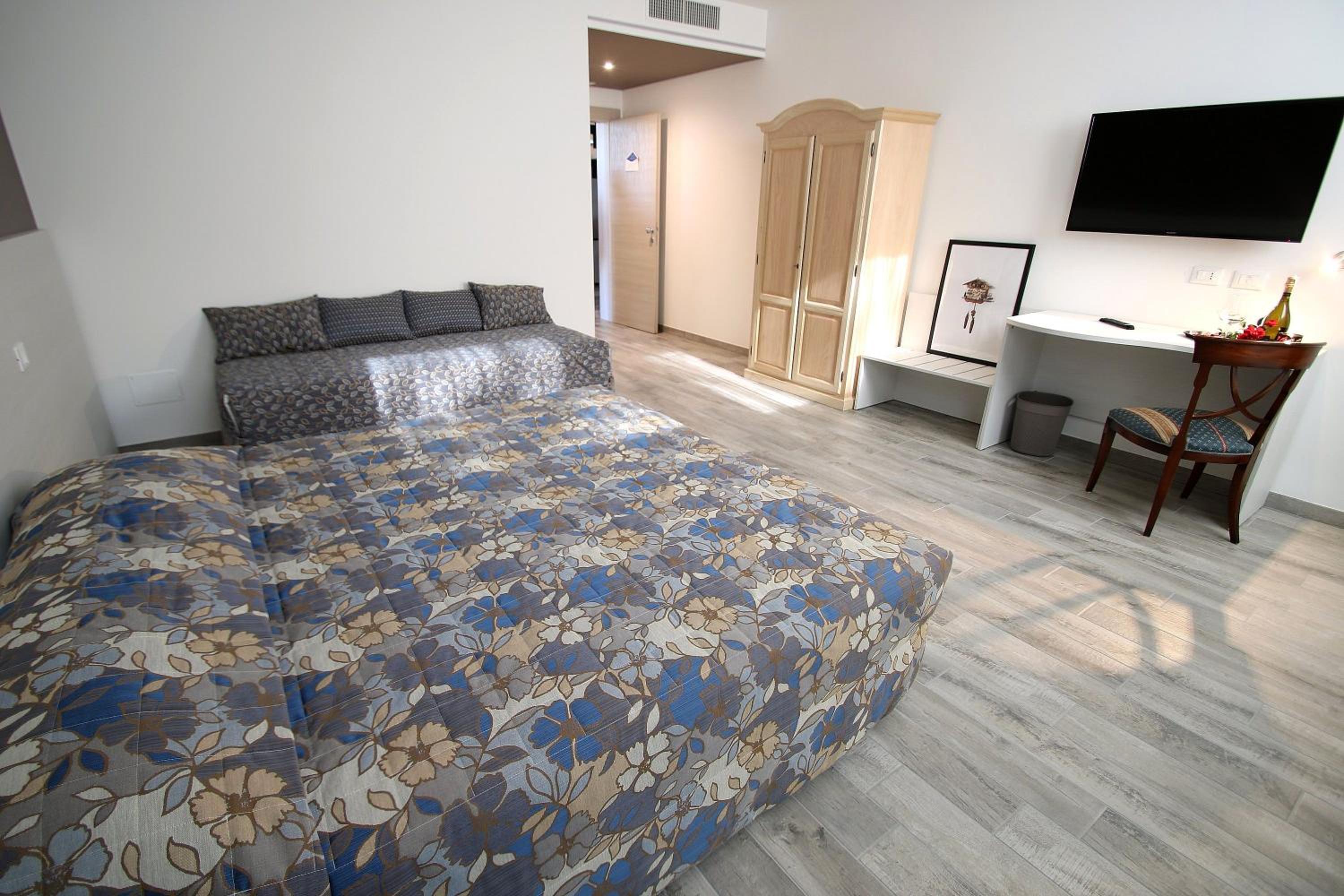 Deluxe Double Room 2