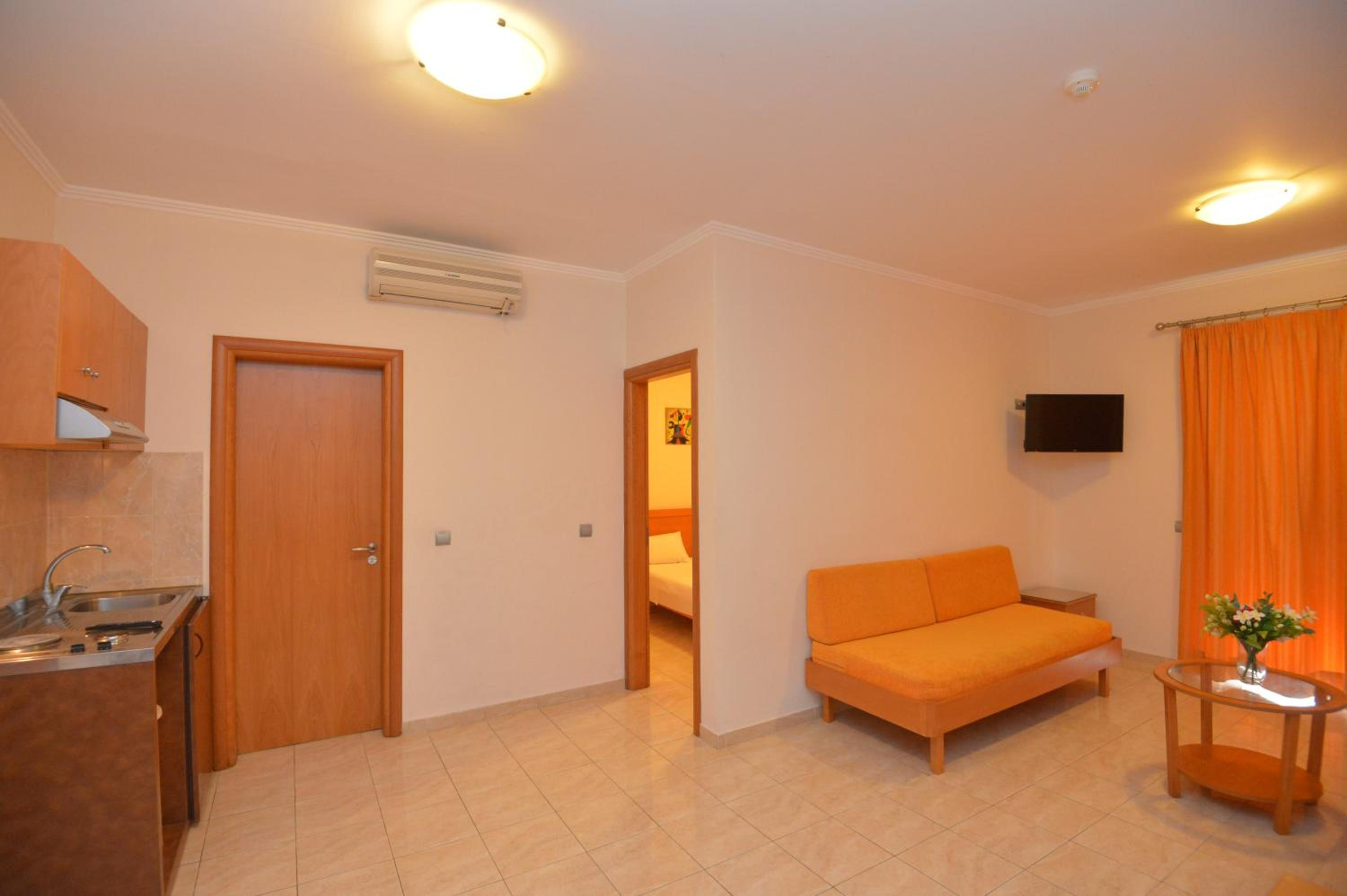 Apartment with Balcony photo 3