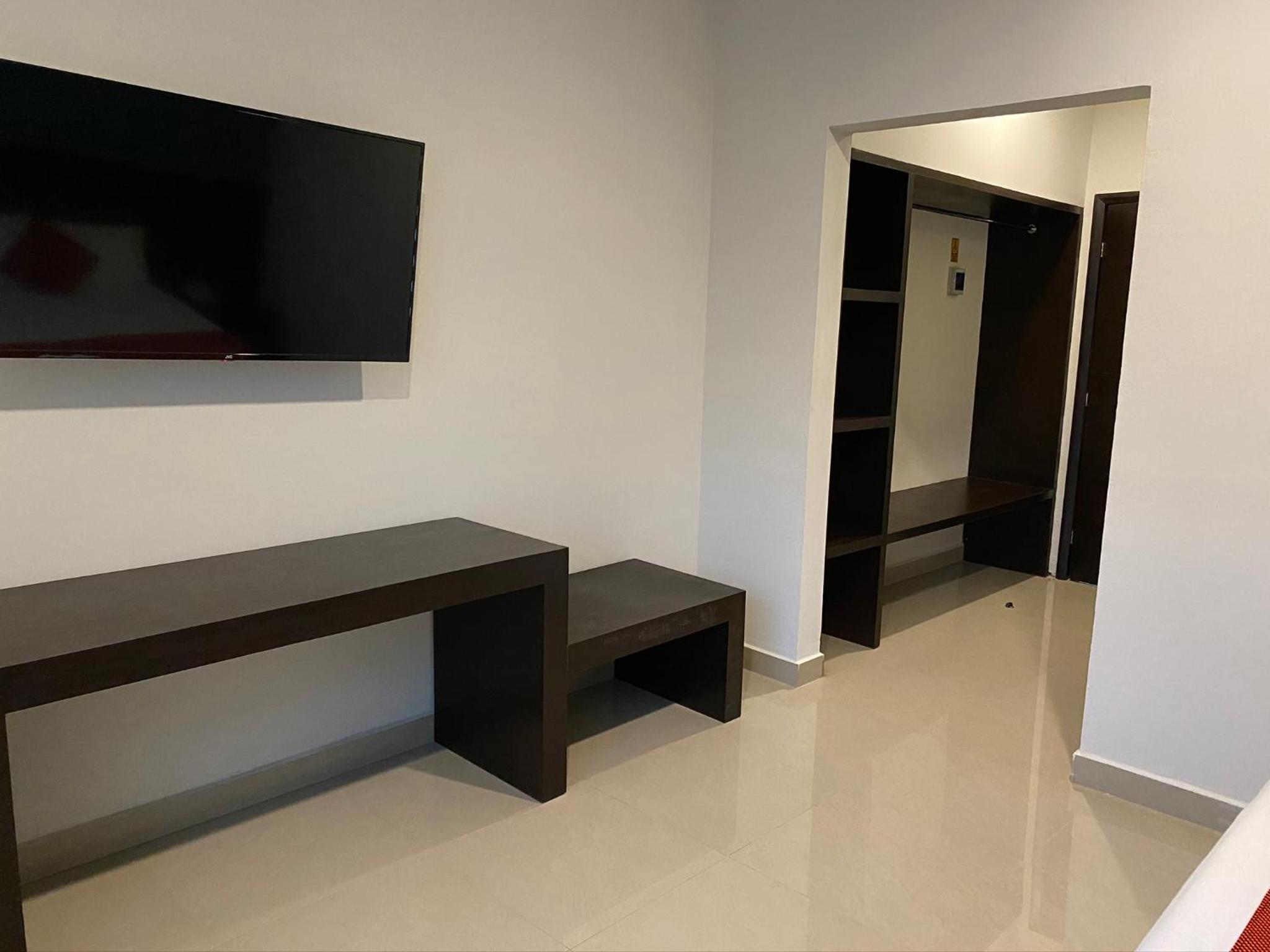 Suite - Photo 3