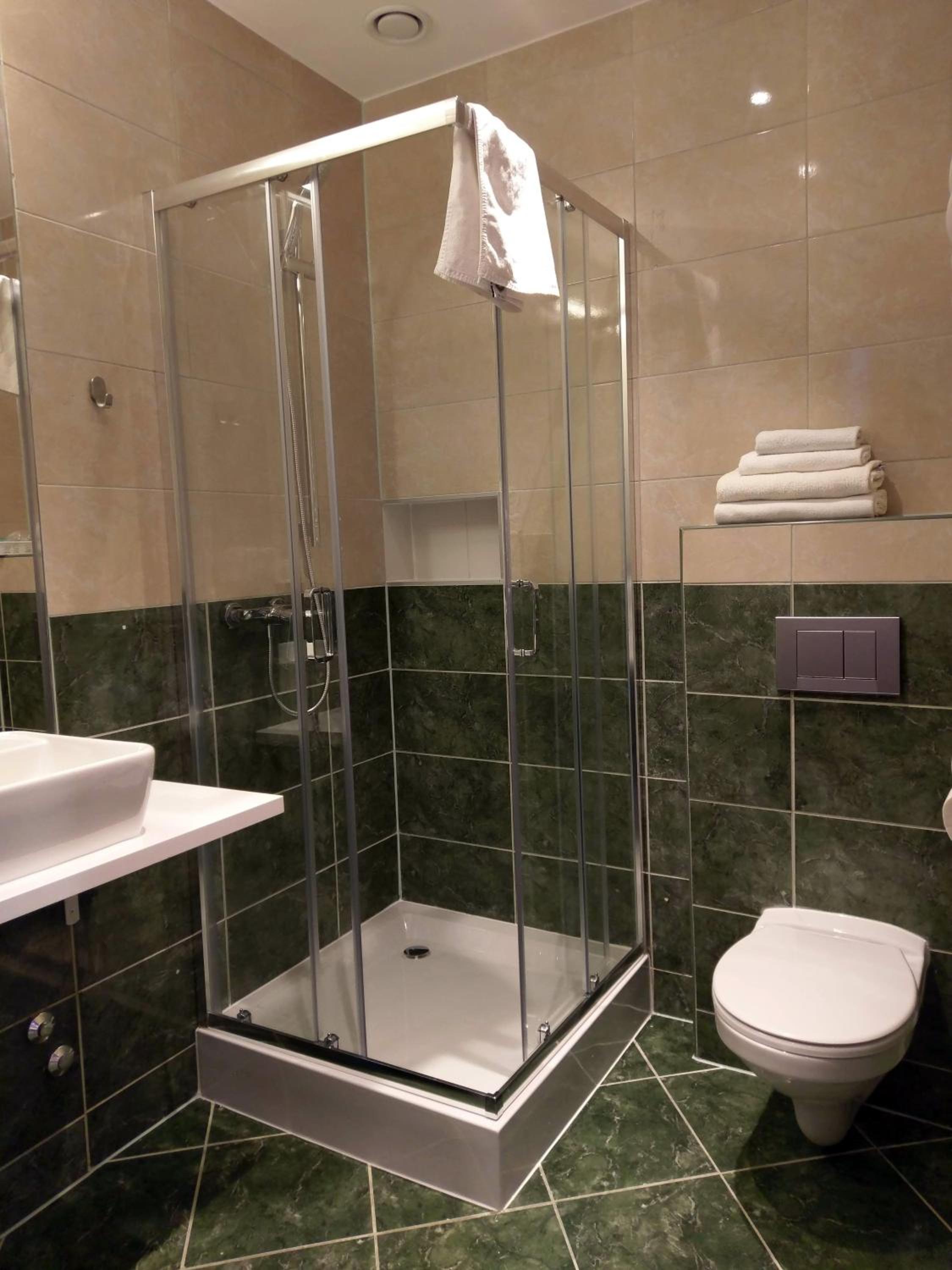 Double or Twin Room - Photo 17