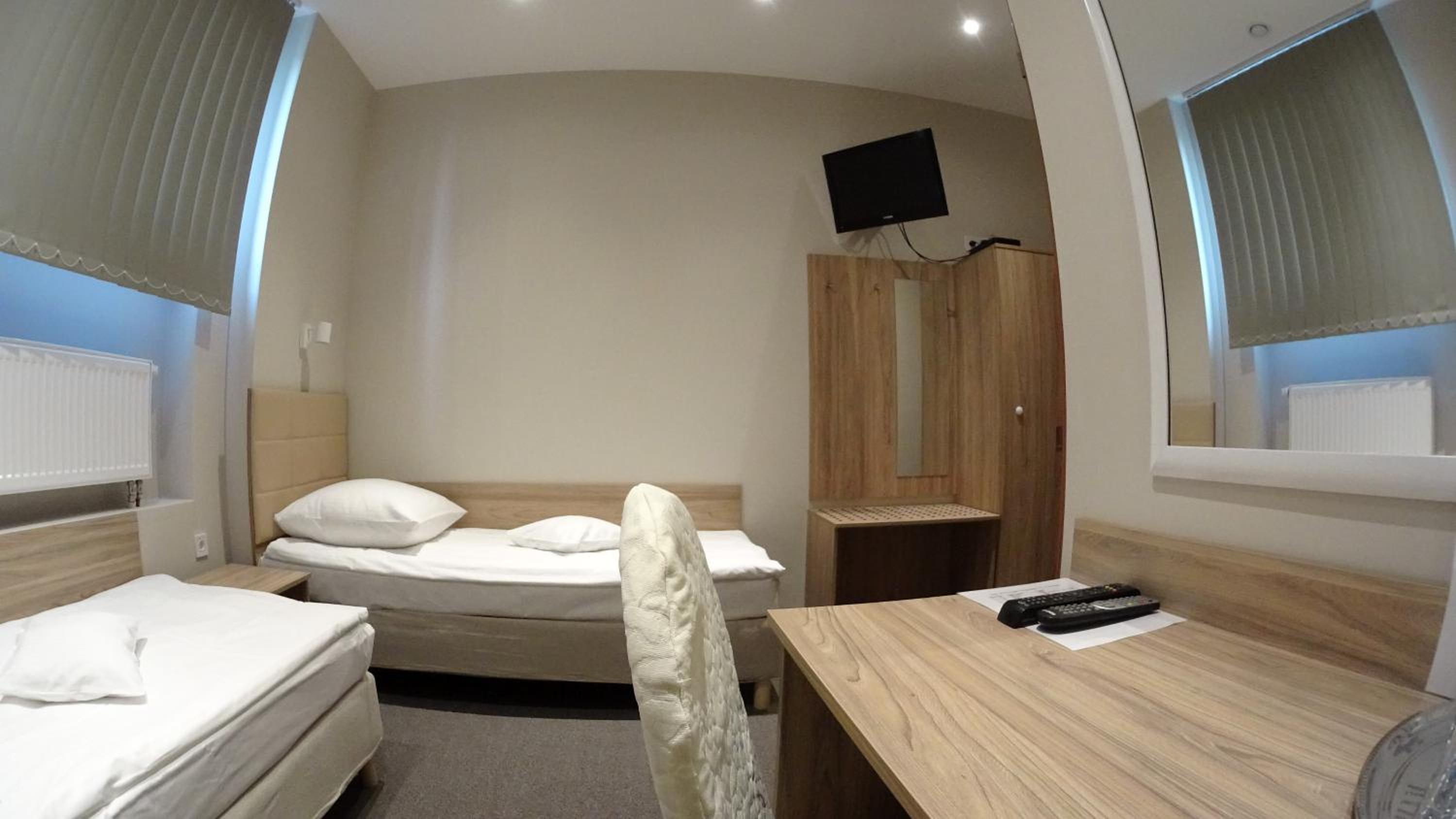 Double or Twin Room - Photo 12