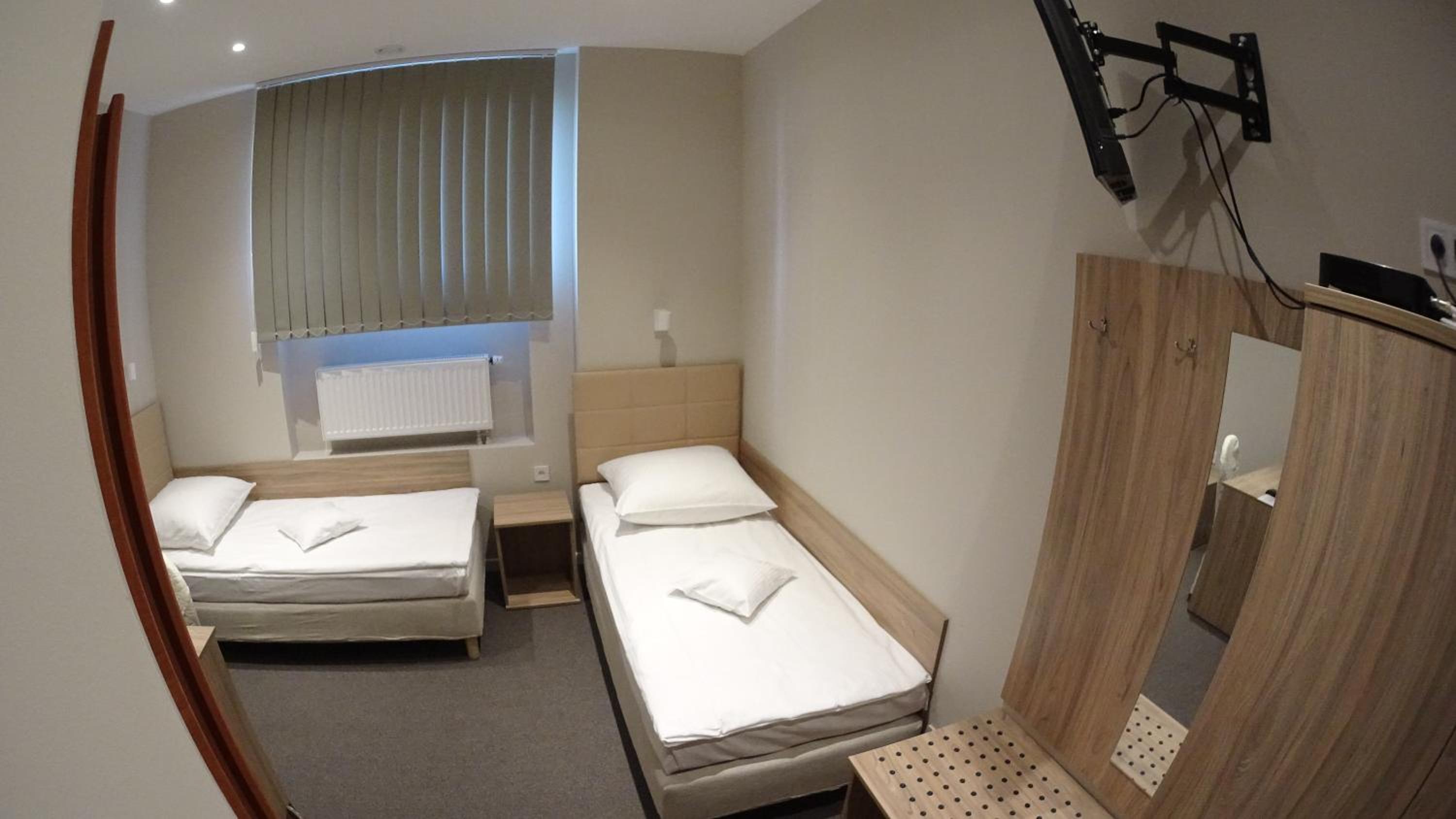 Double or Twin Room - Photo 18