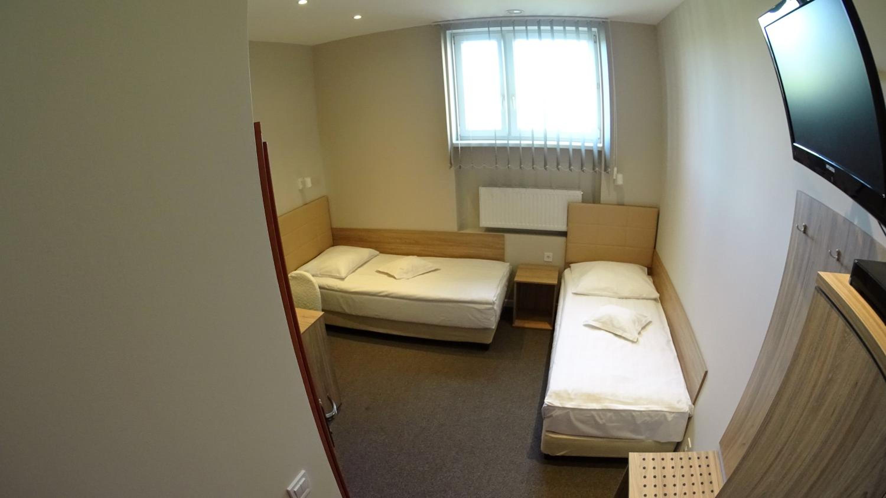 Double or Twin Room - Photo 8
