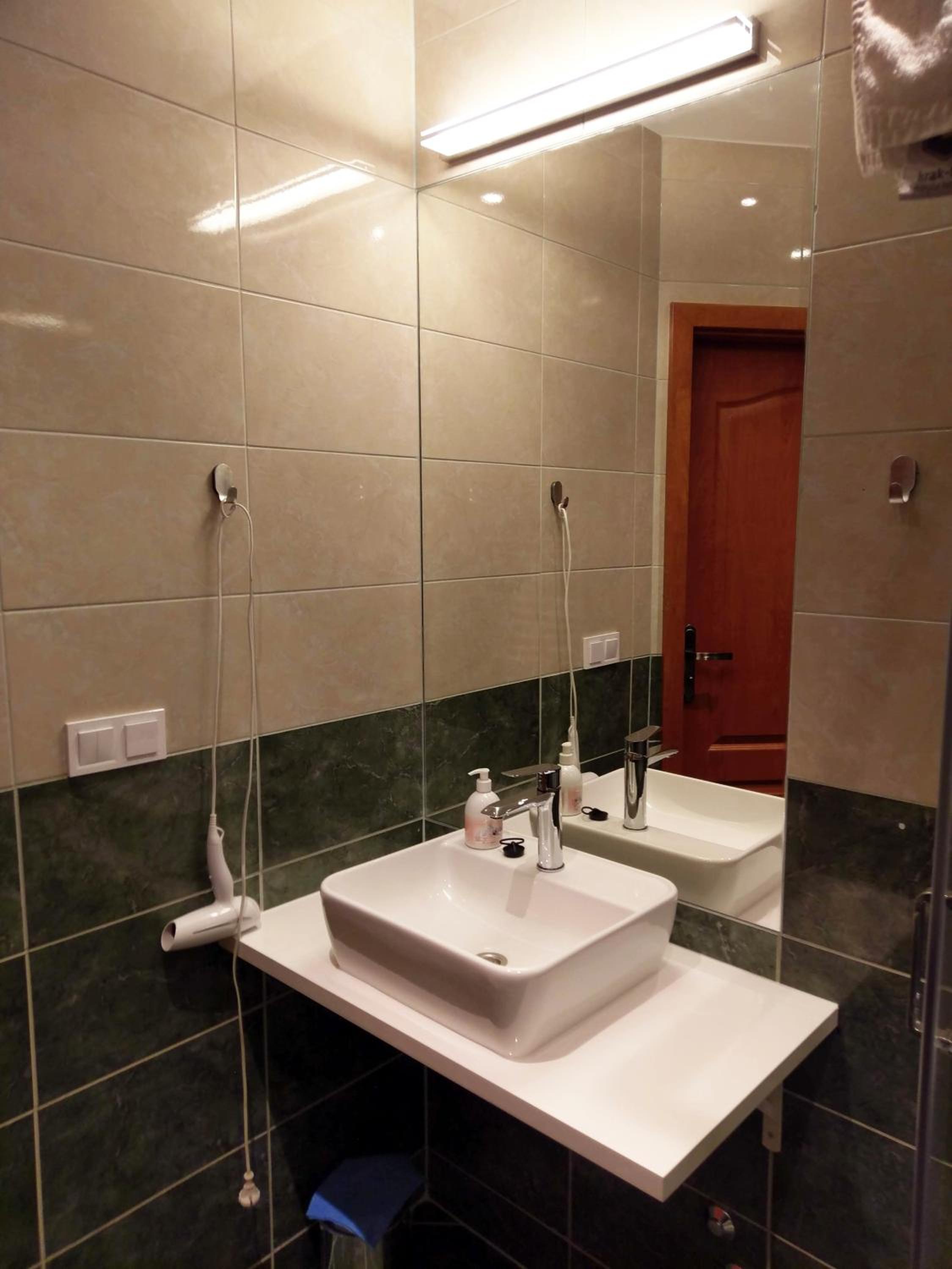 Double or Twin Room - Photo 6