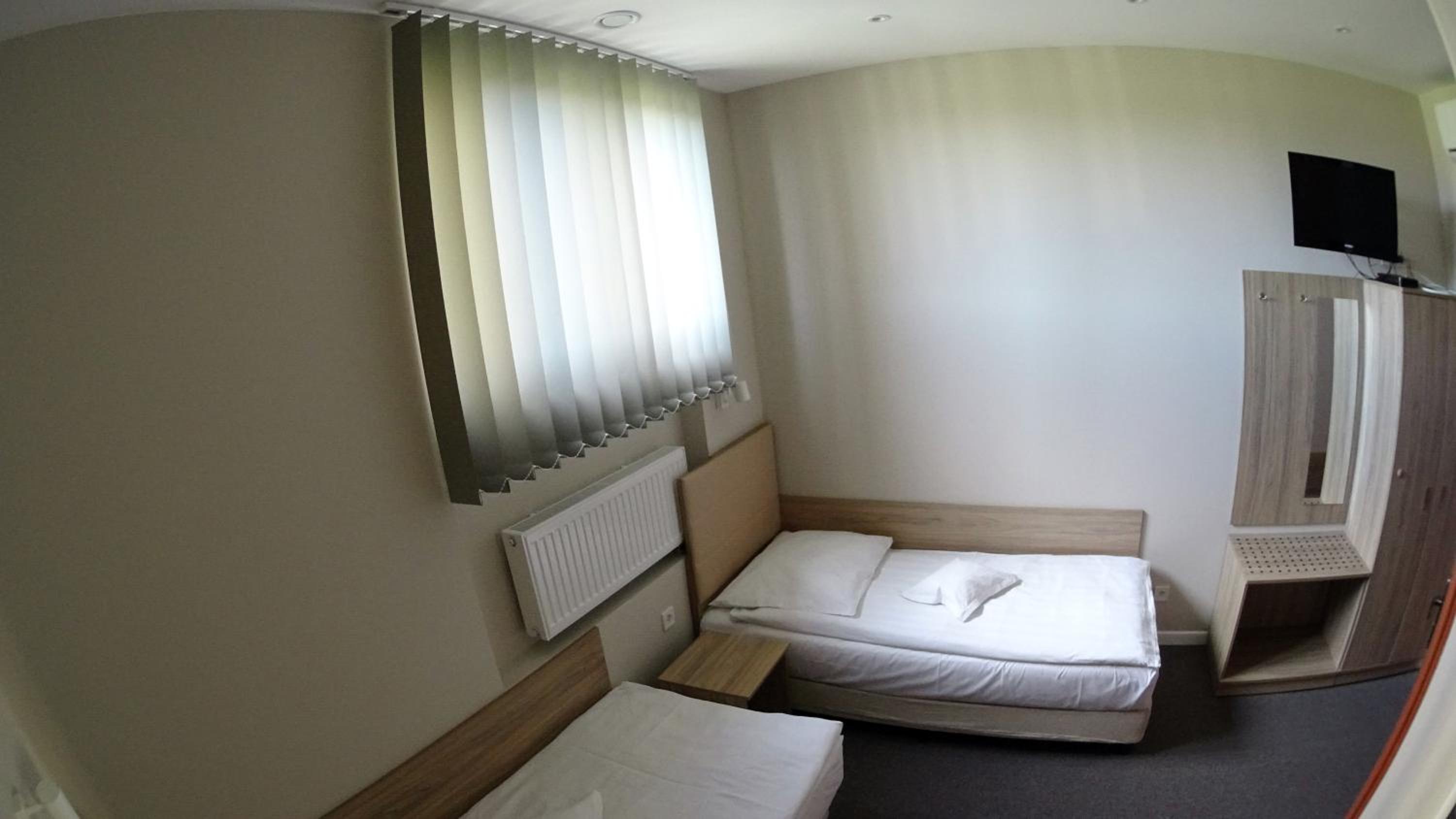 Double or Twin Room - Photo 5