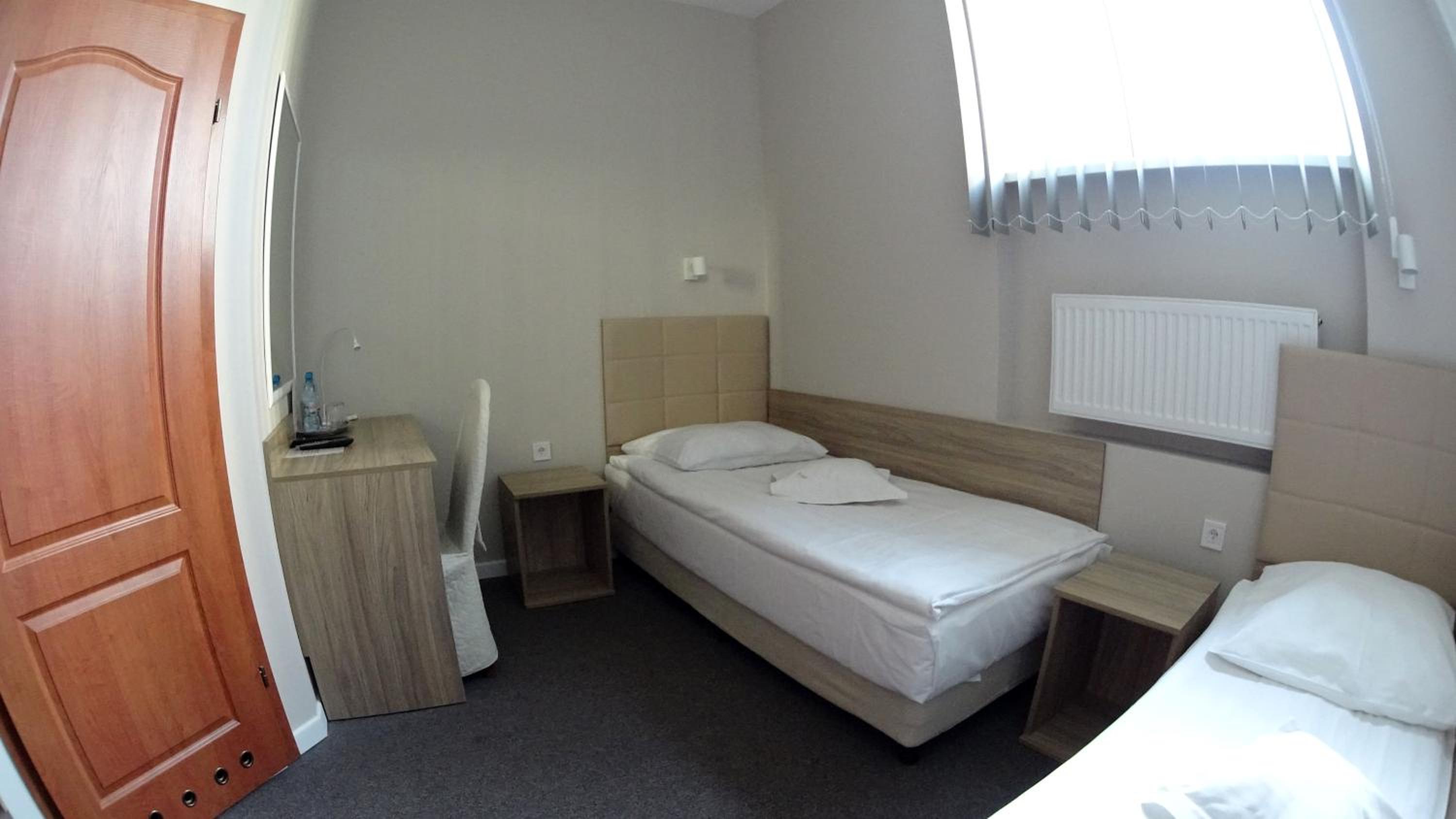 Double or Twin Room - Photo 4