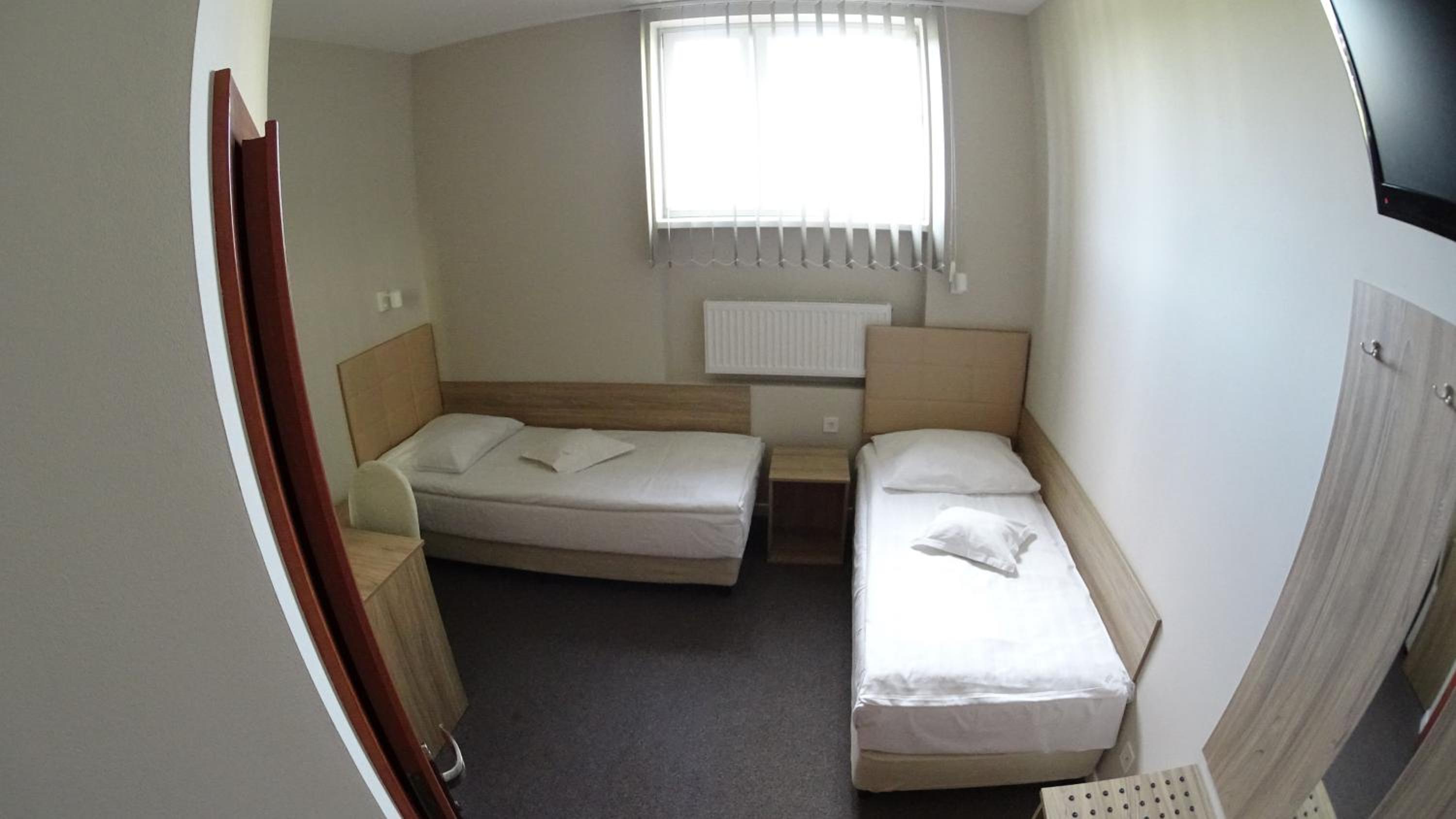 Double or Twin Room - Photo 3