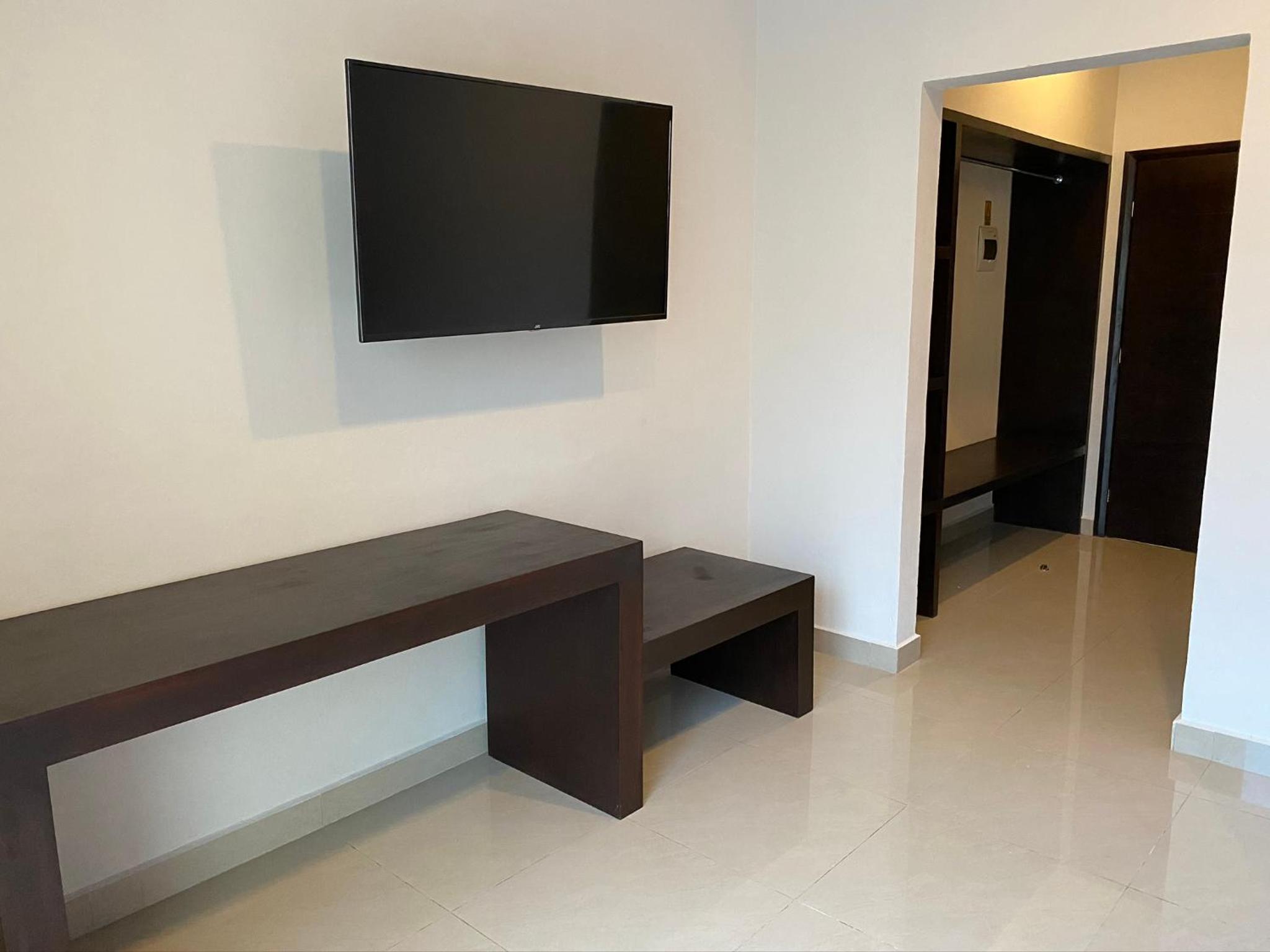 Deluxe Suite - Photo 9
