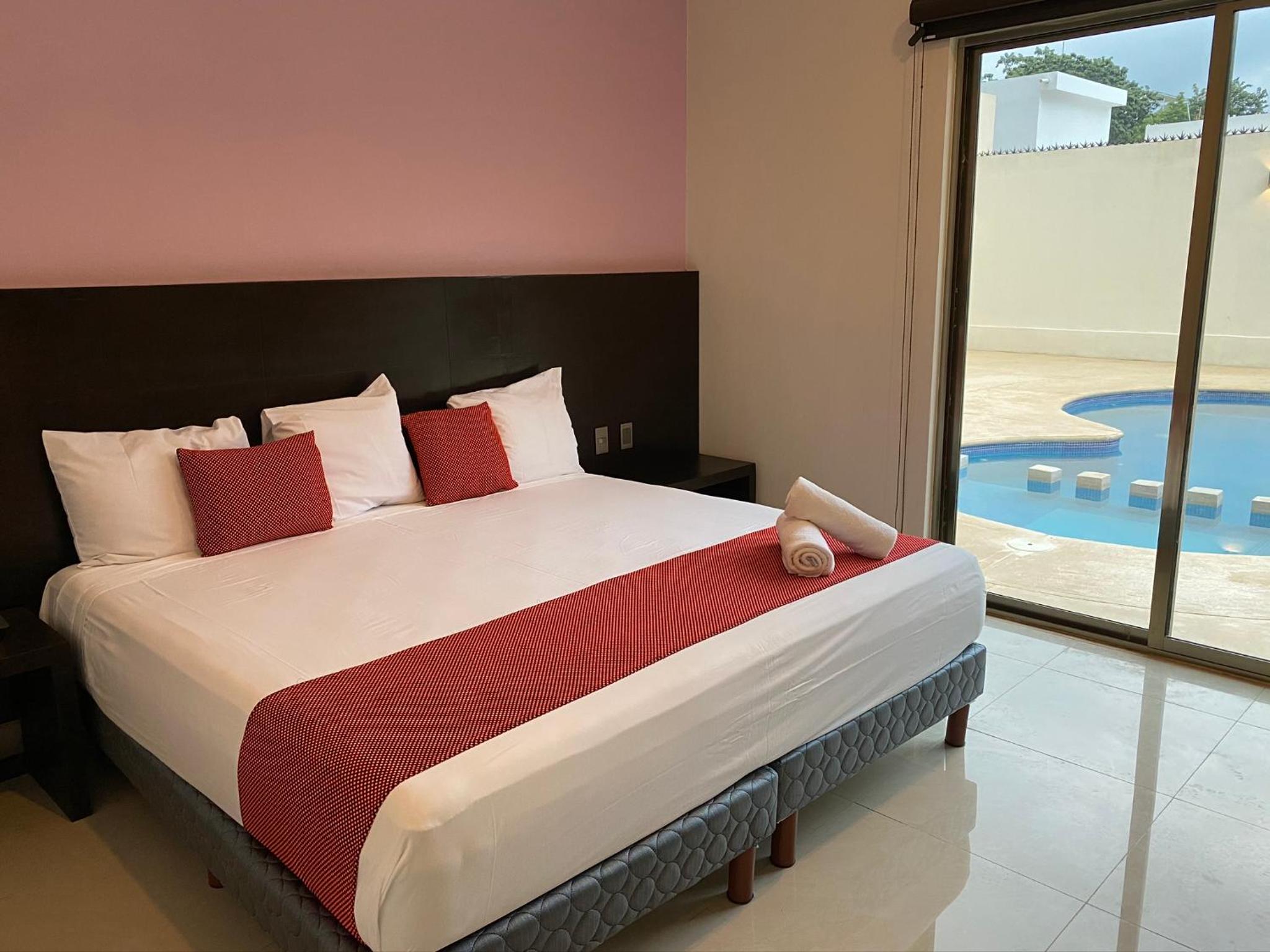Deluxe Suite - Photo 11