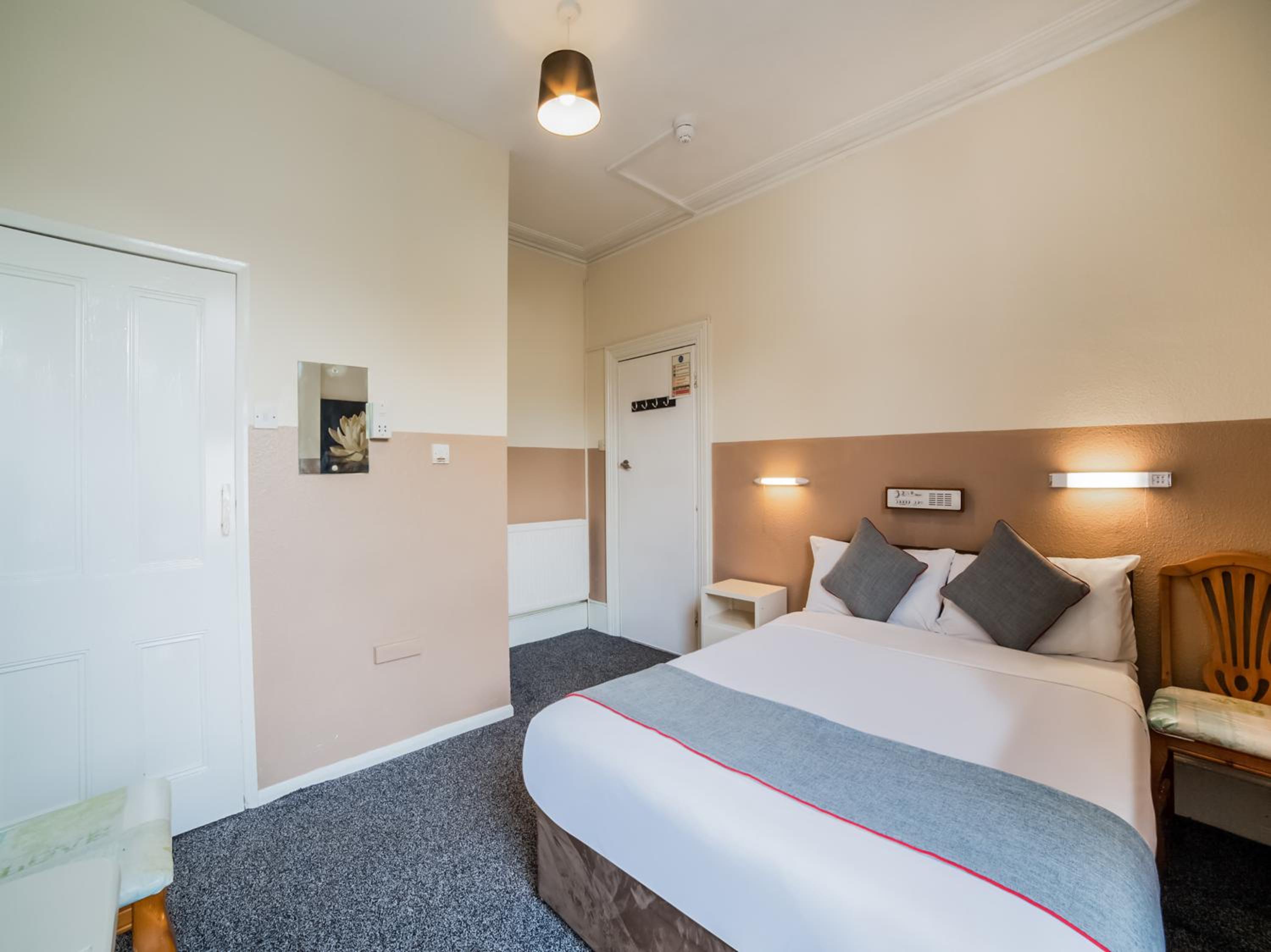 Standard Double Room - Photo 3