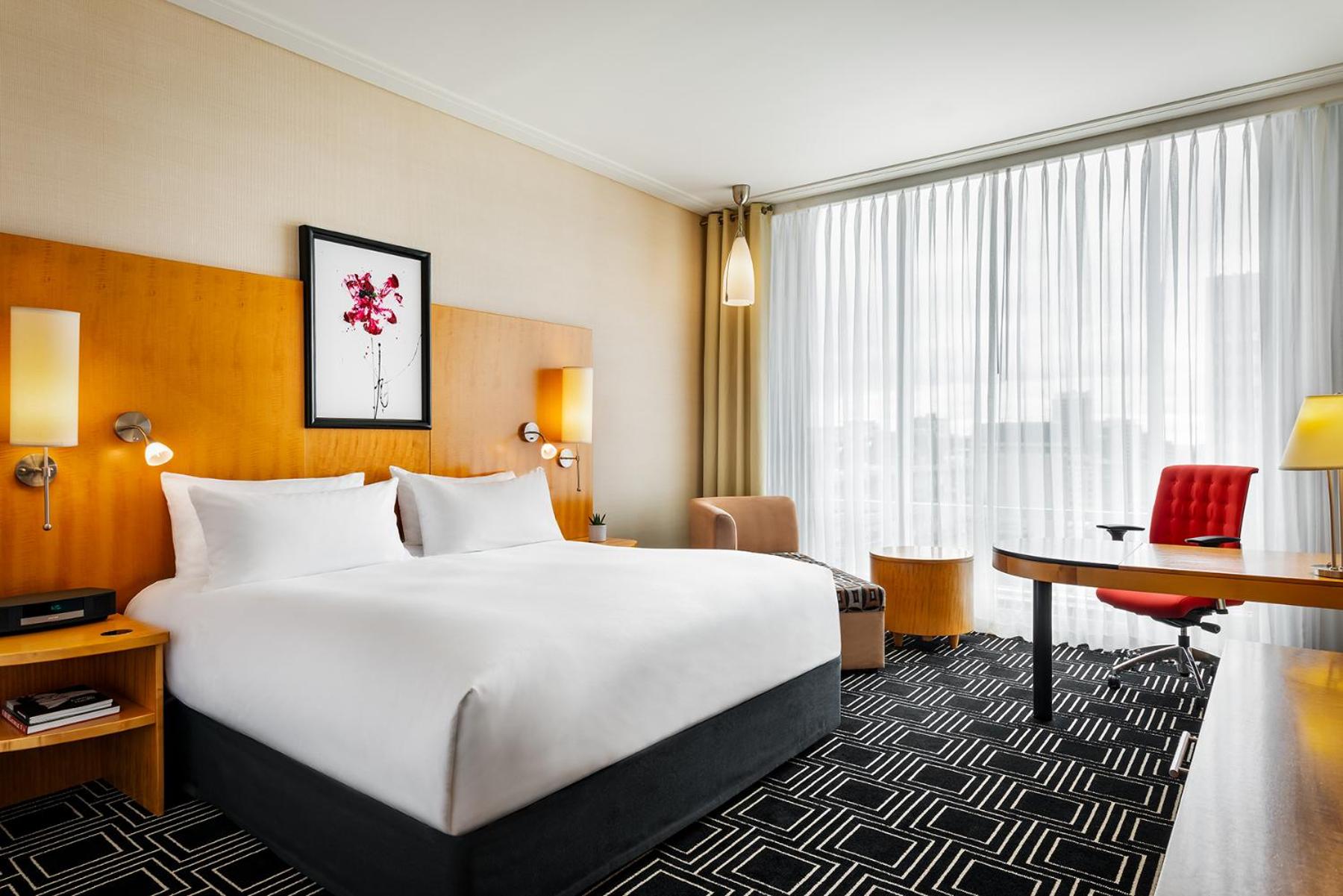 Luxury Corner King Room - Photo 1