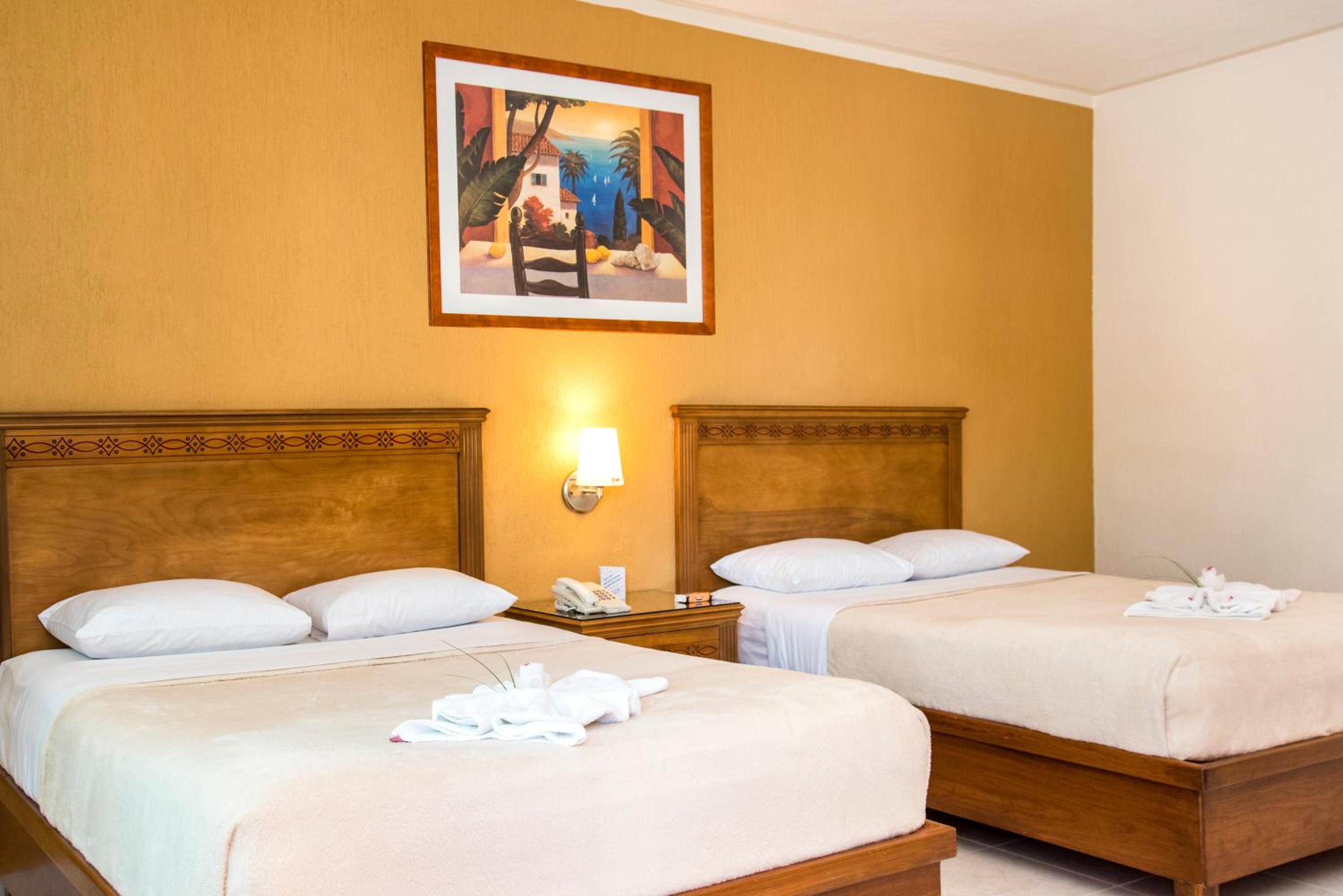 Double or Twin Room with Garden View photo 3