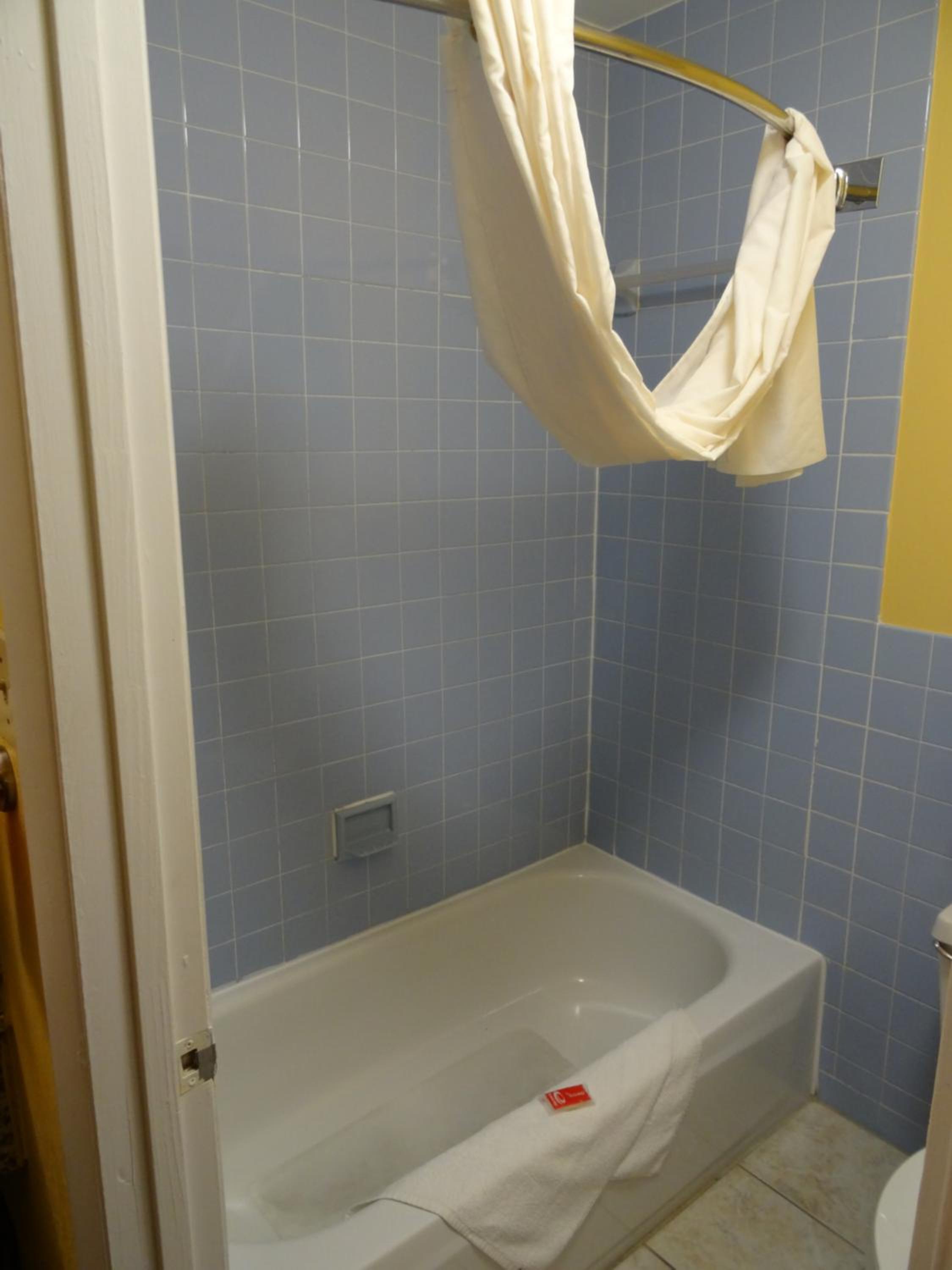 King Room - Non-Smoking - Photo 3