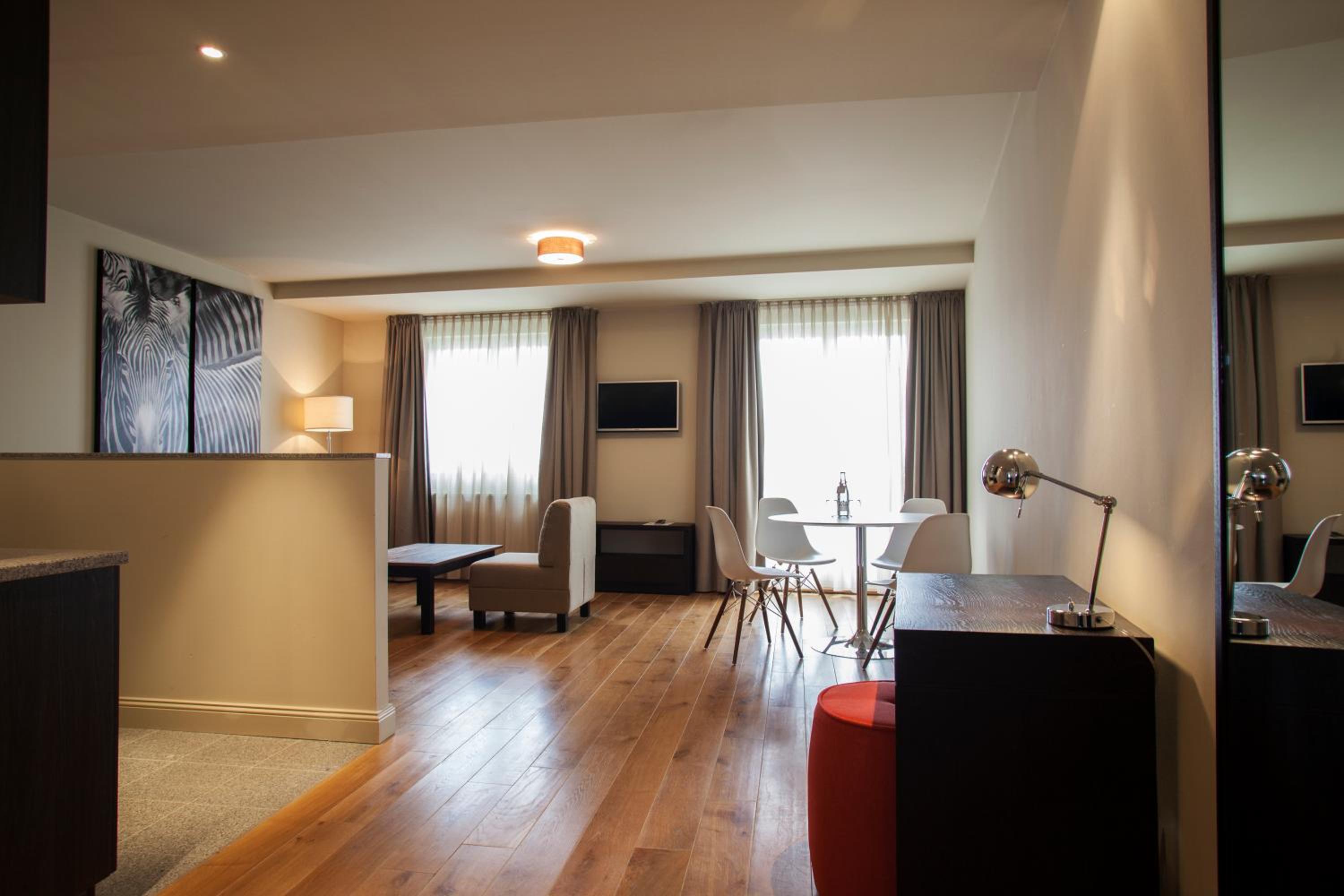 Deluxe Apartment photo 2
