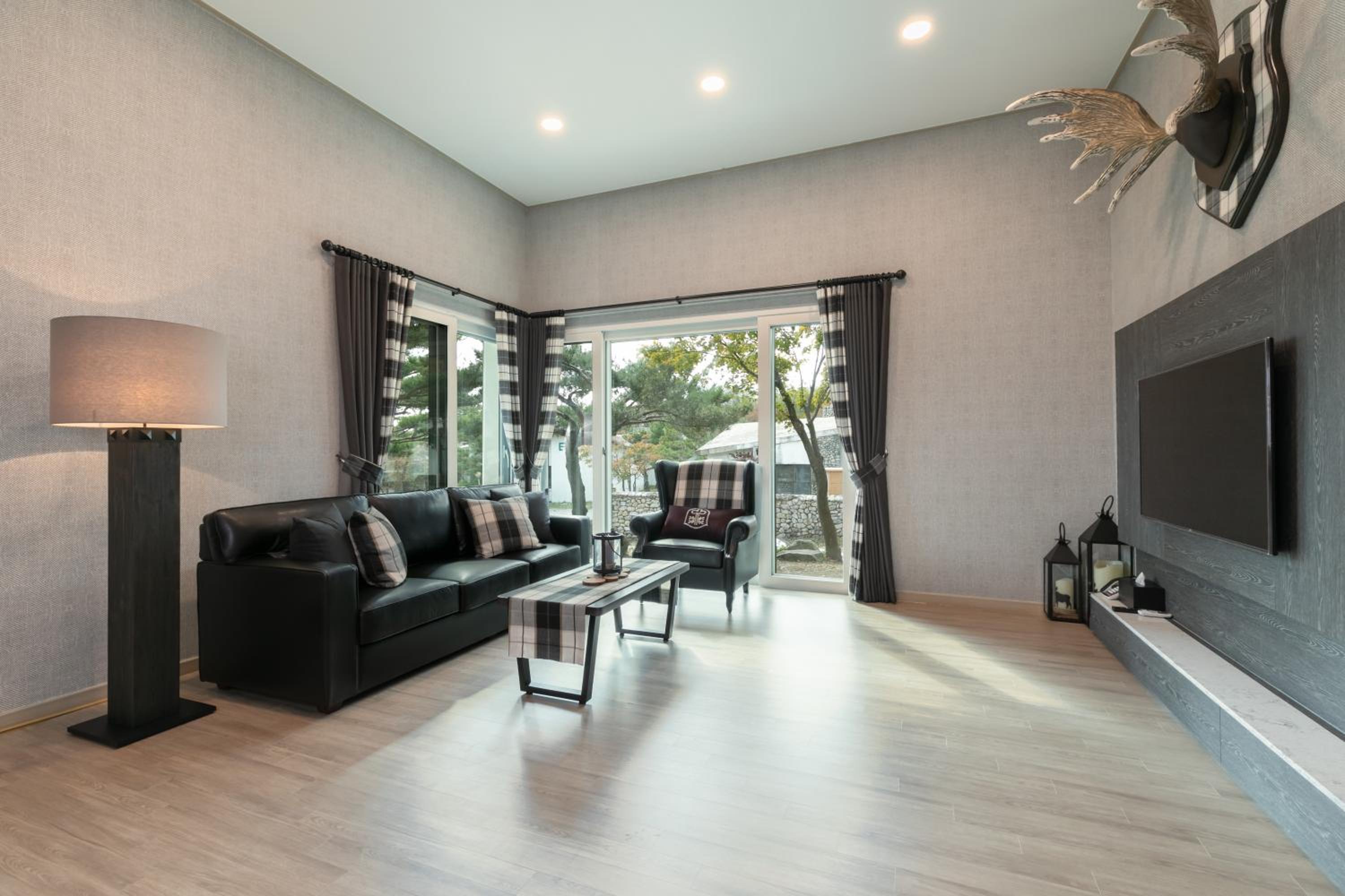 Royal Suite Basel 35PY - Terrace Garden View - Photo 2