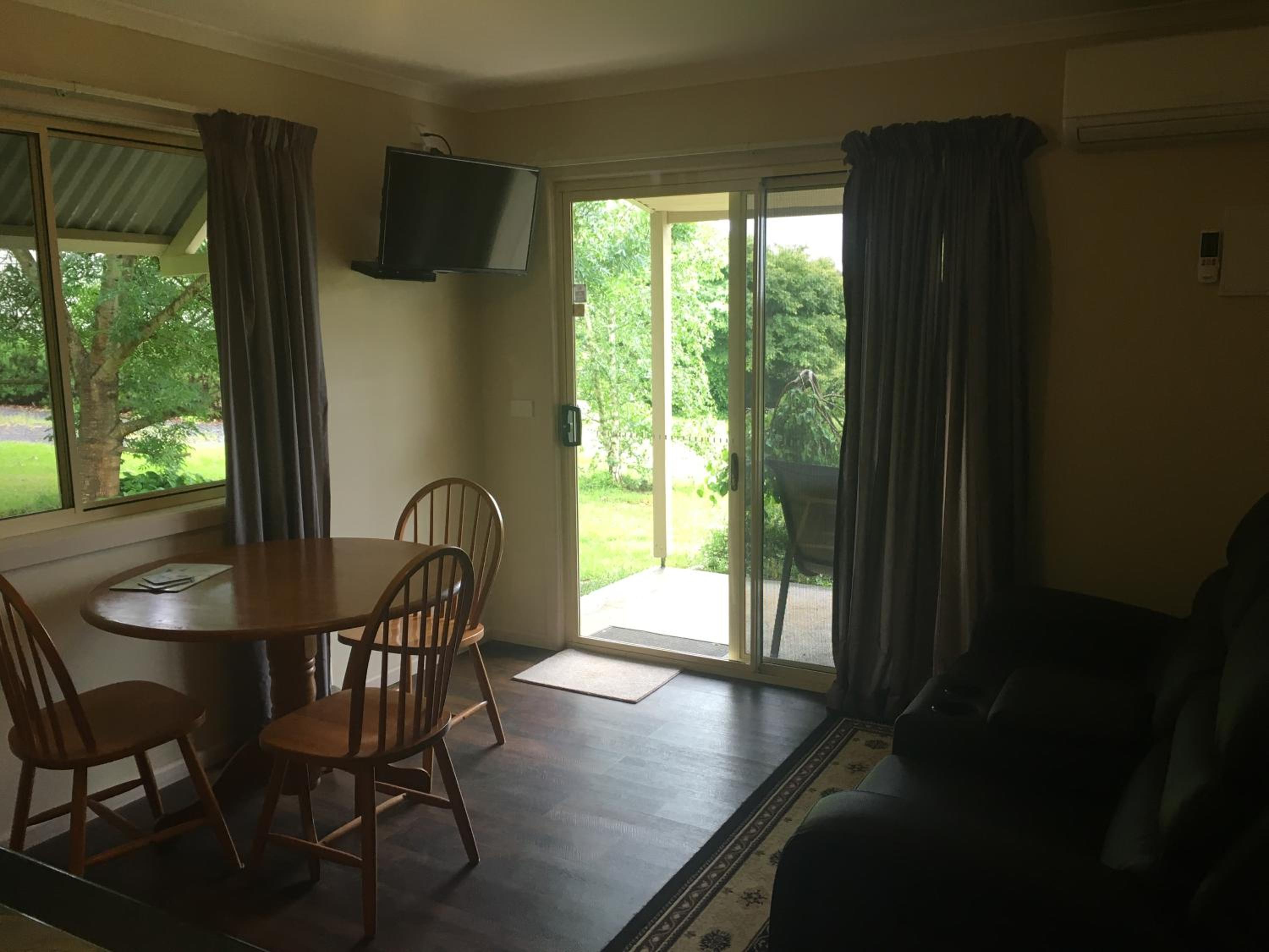 One-Bedroom Apartment - Adult Only photo 2