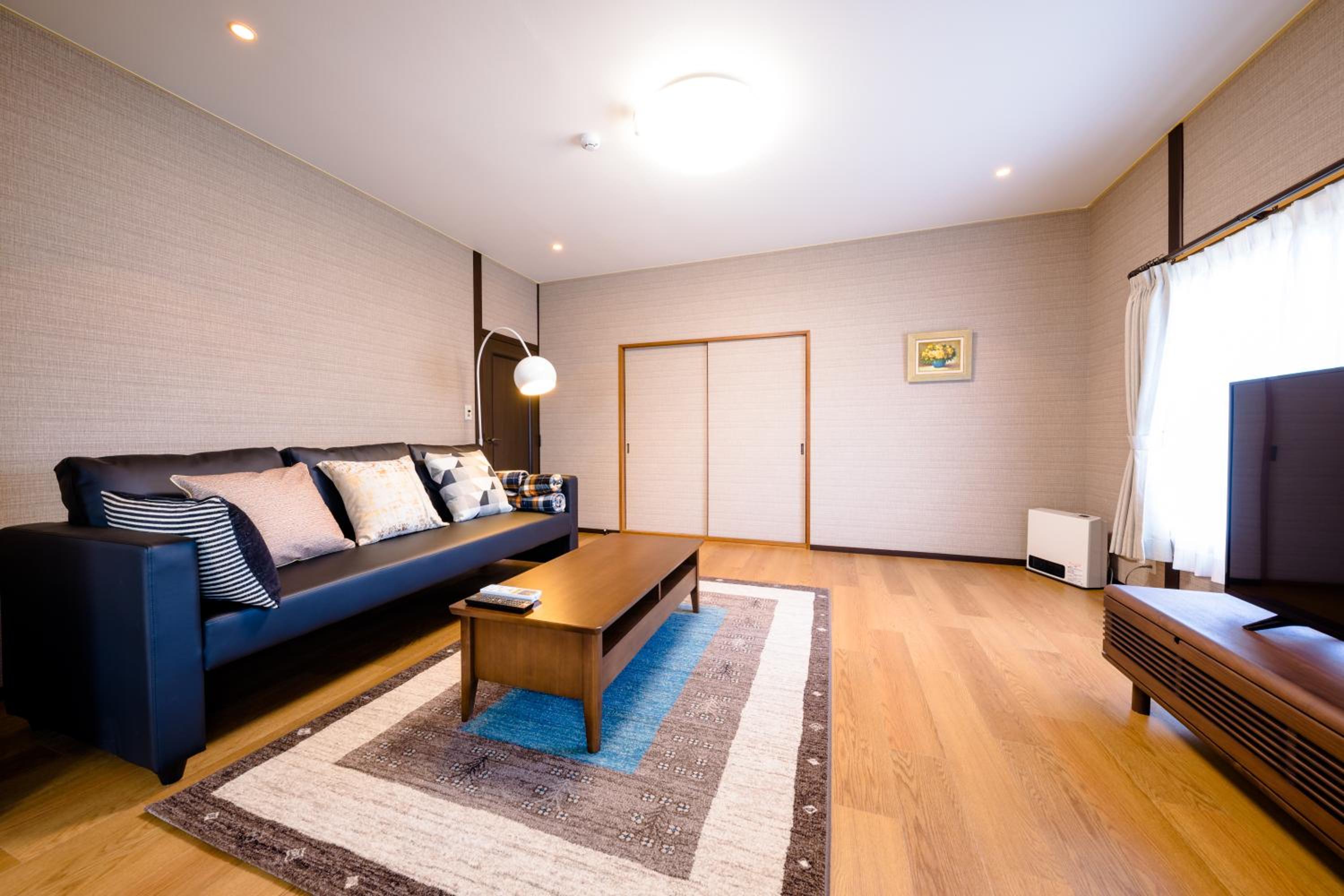 Villa - Photo 2