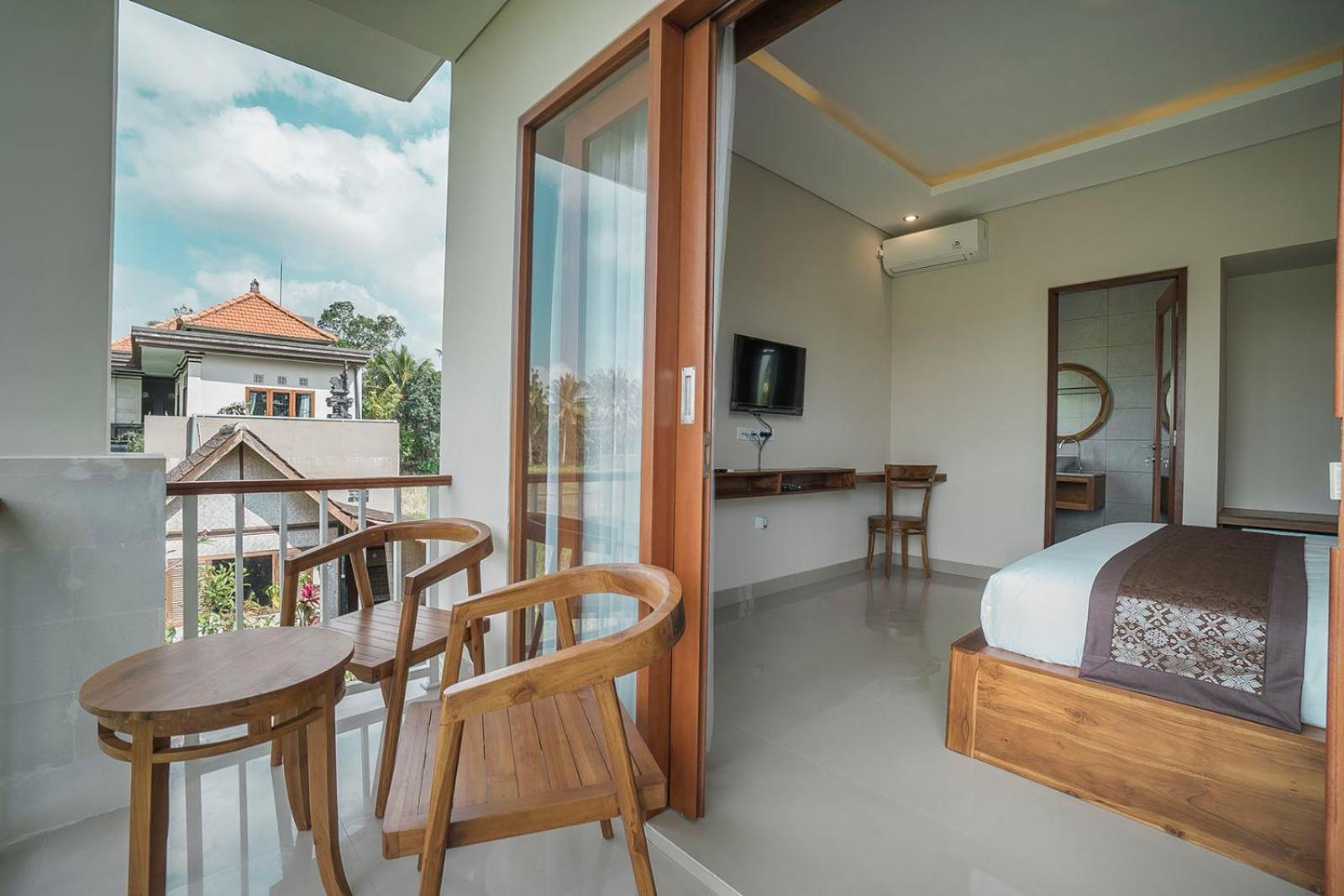 Deluxe Double Room with Balcony - Photo 15