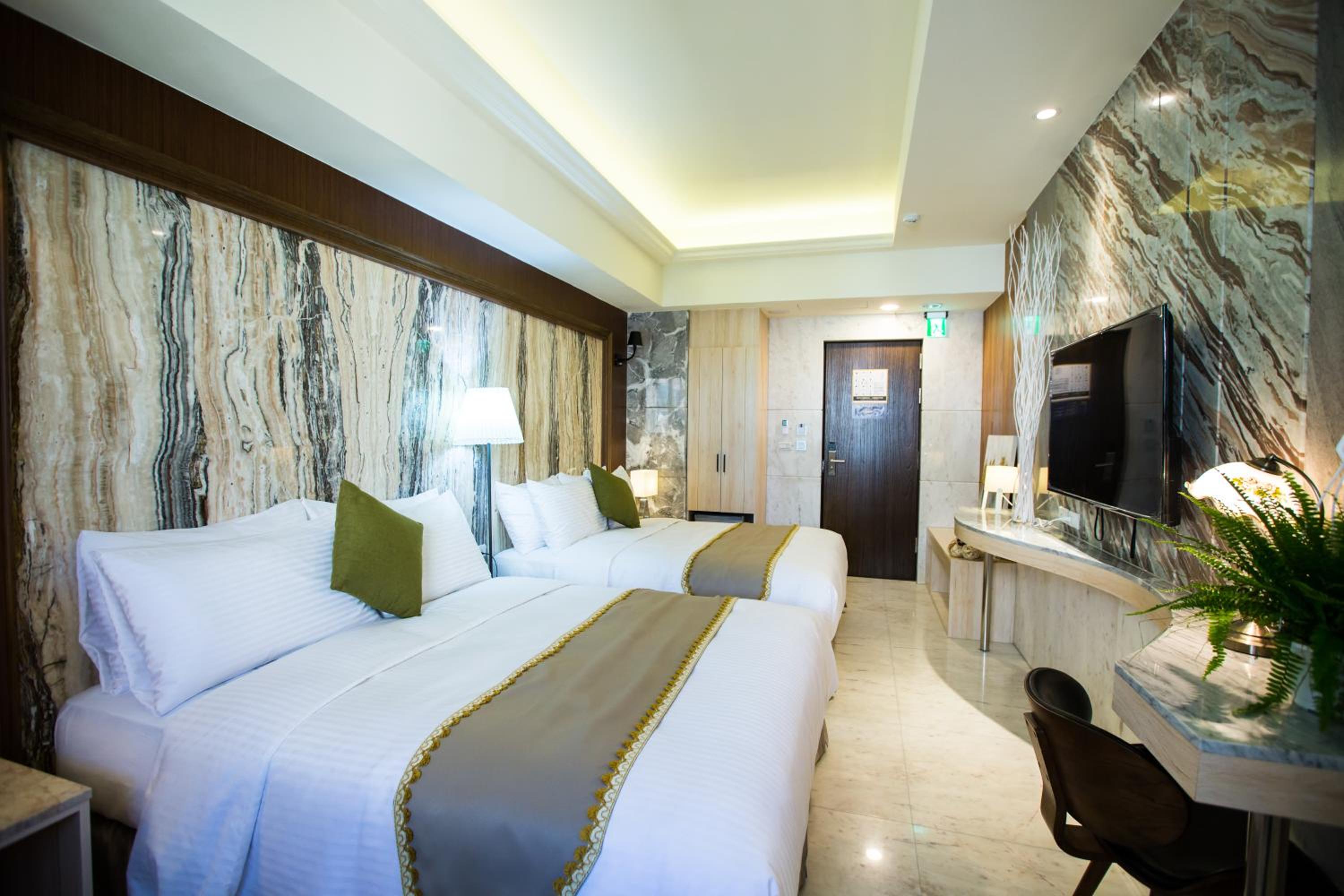 Deluxe Quadruple Room - Photo 4