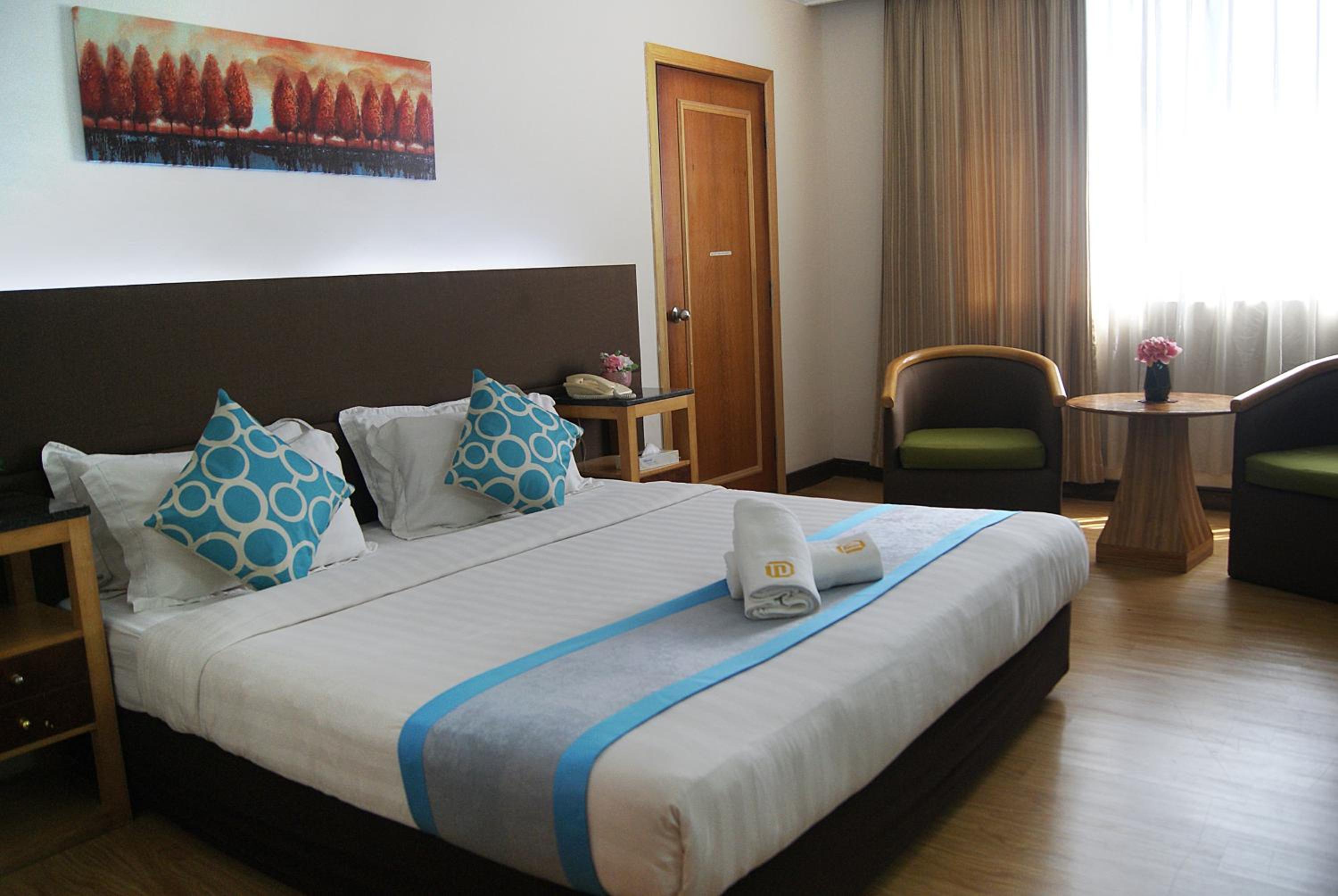 Deluxe King Room - Photo 2