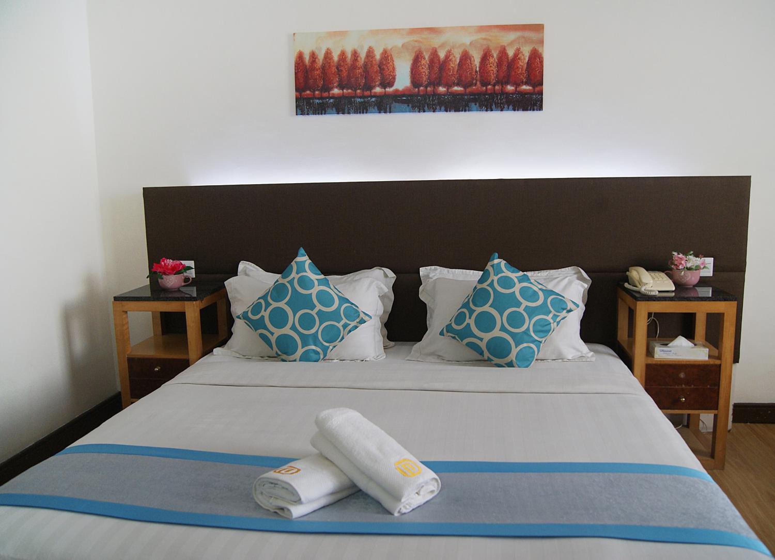 Deluxe King Room - Photo 3