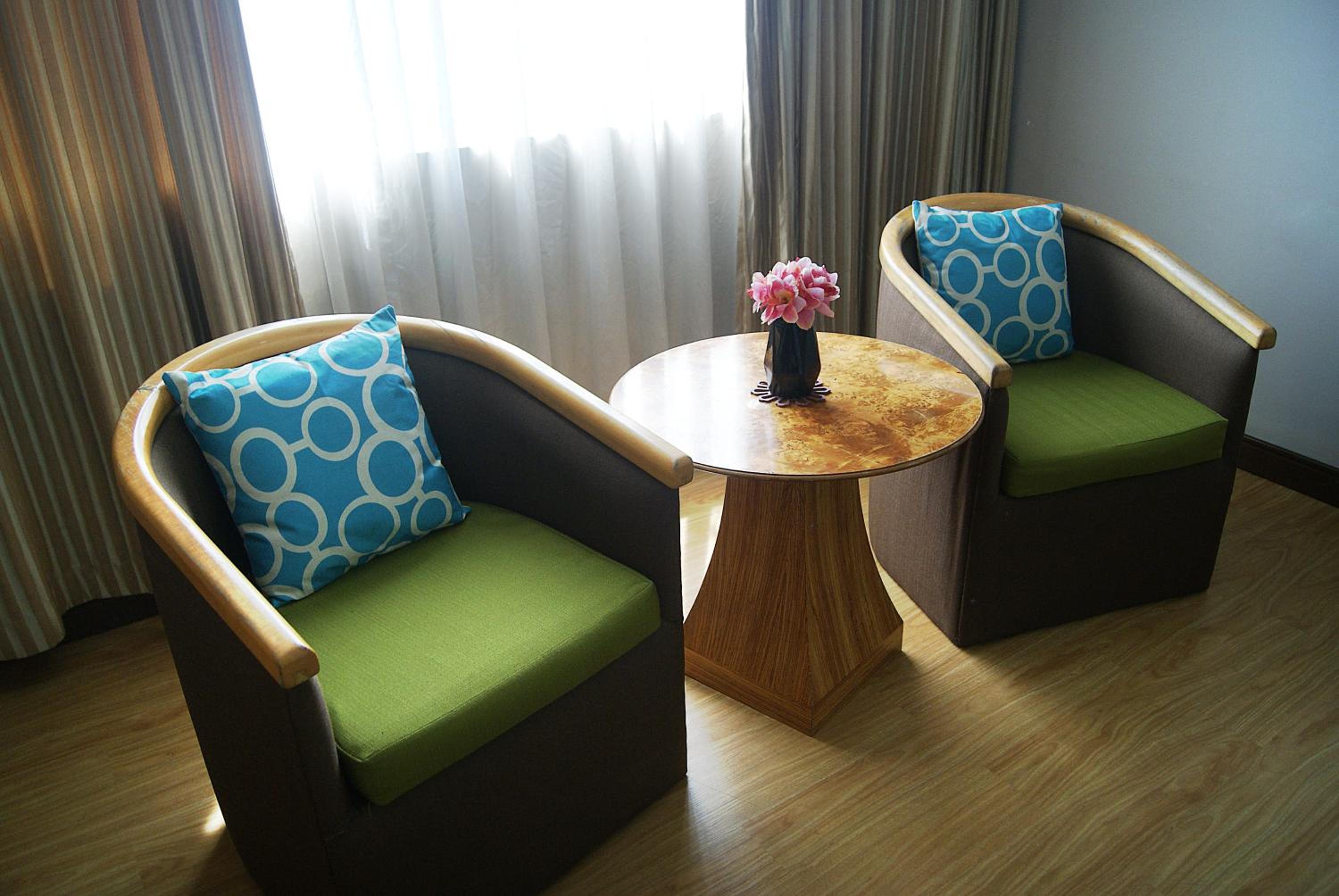 Deluxe King Room - Photo 11
