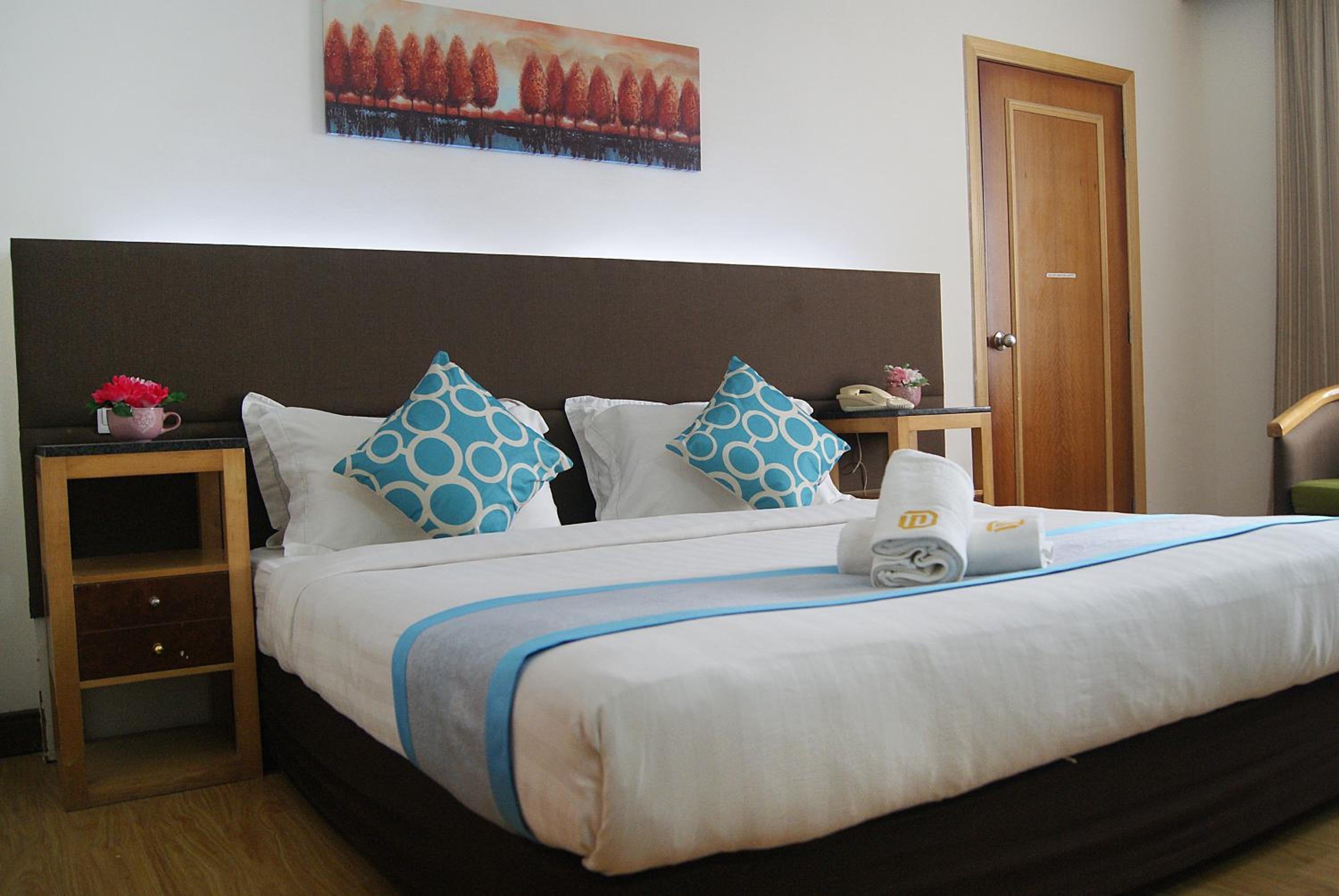 Deluxe King Room - Photo 12