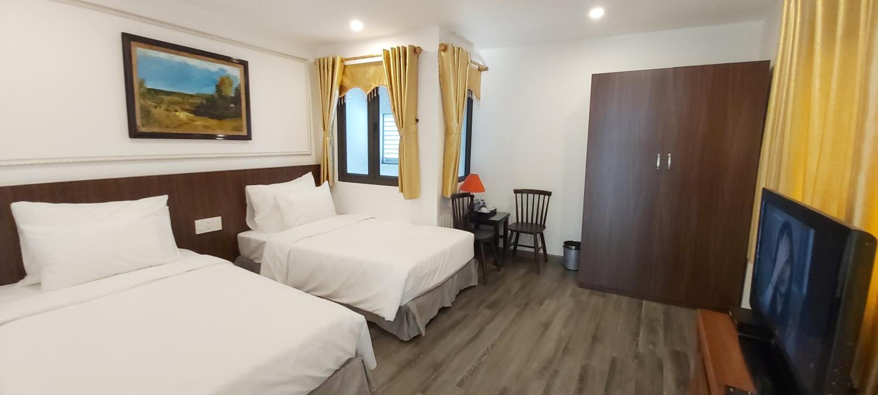 Deluxe Family Room