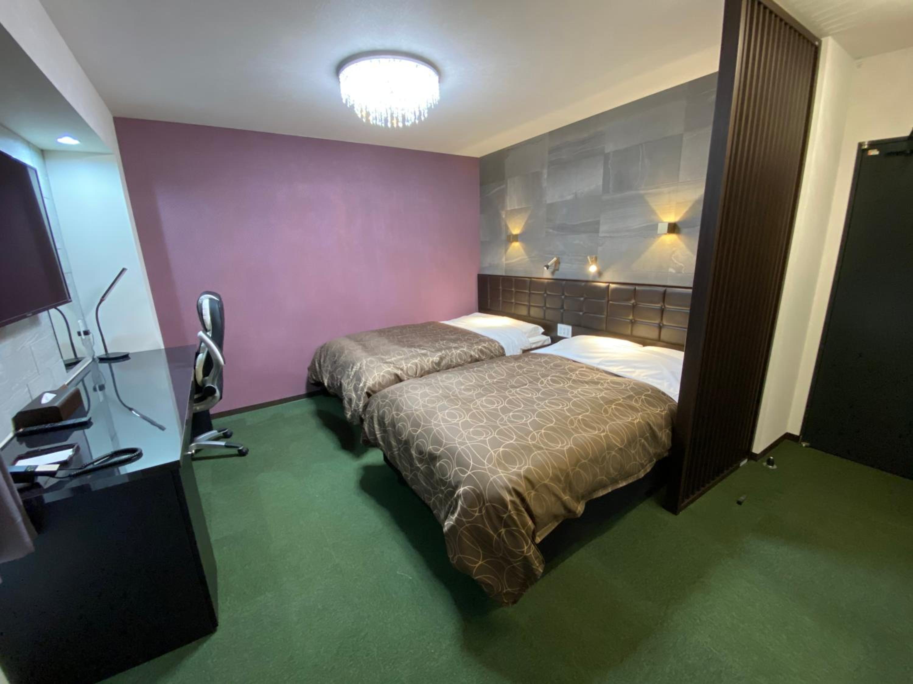 Twin Room - Photo 6