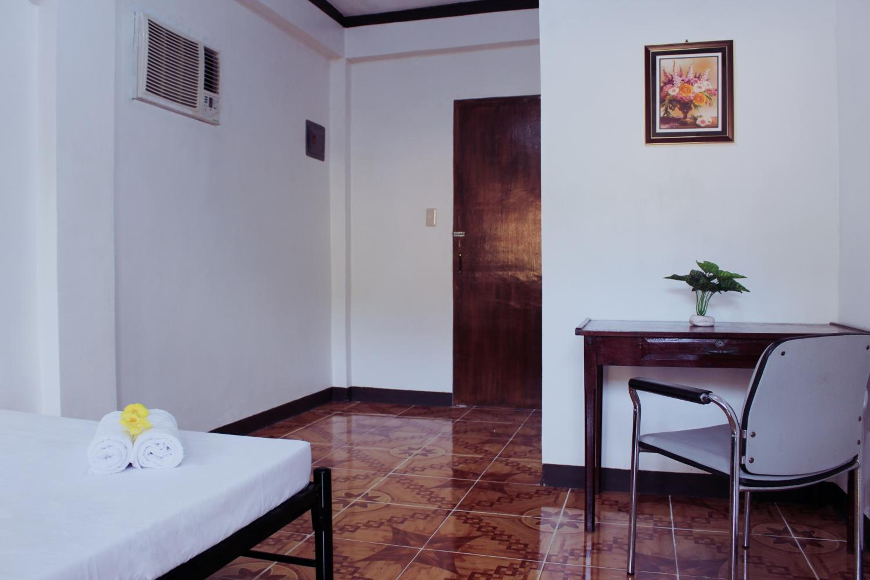 Double Room with Balcony - Photo 7